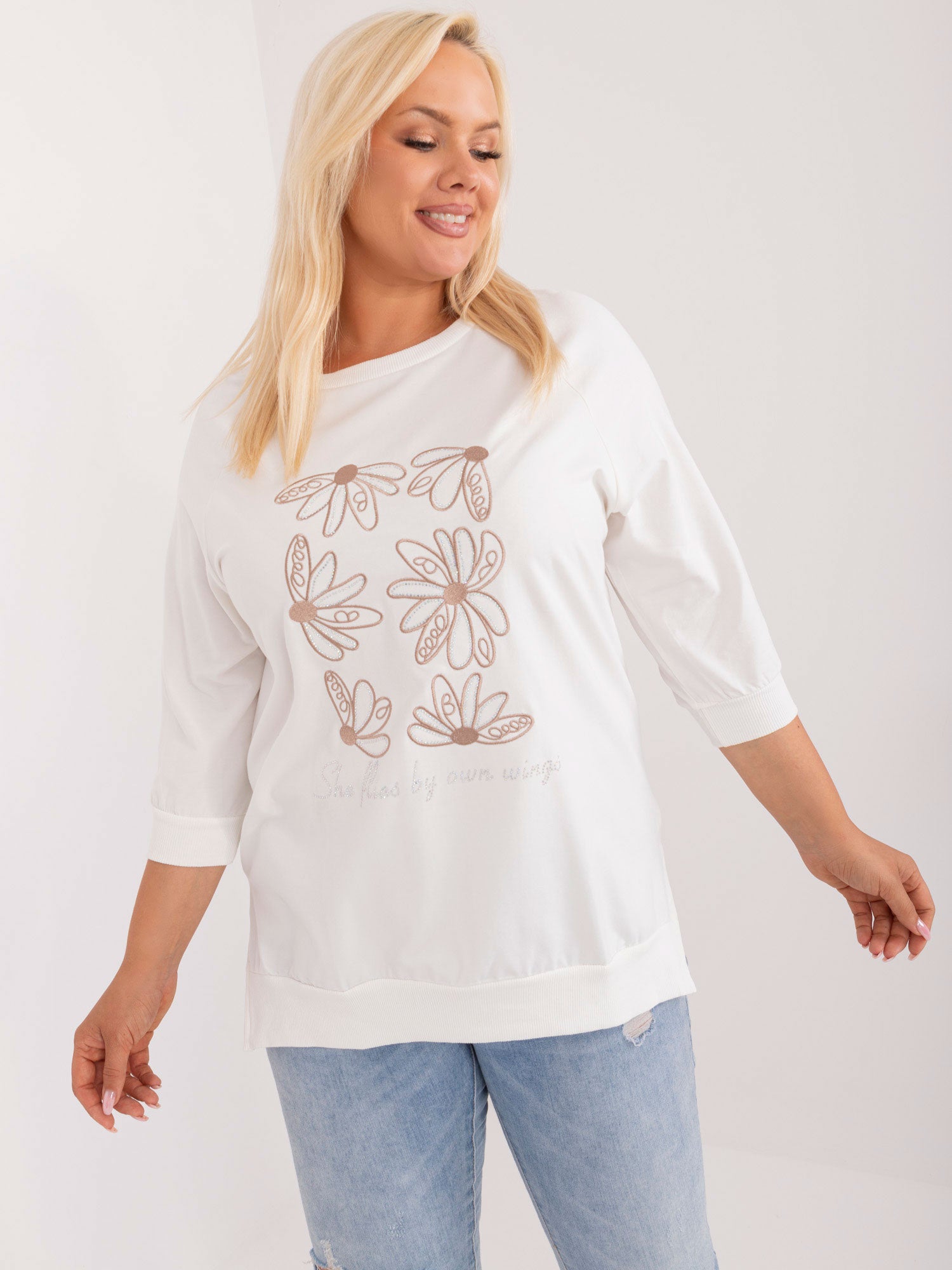Ecru bluzka plus size z naszywkami