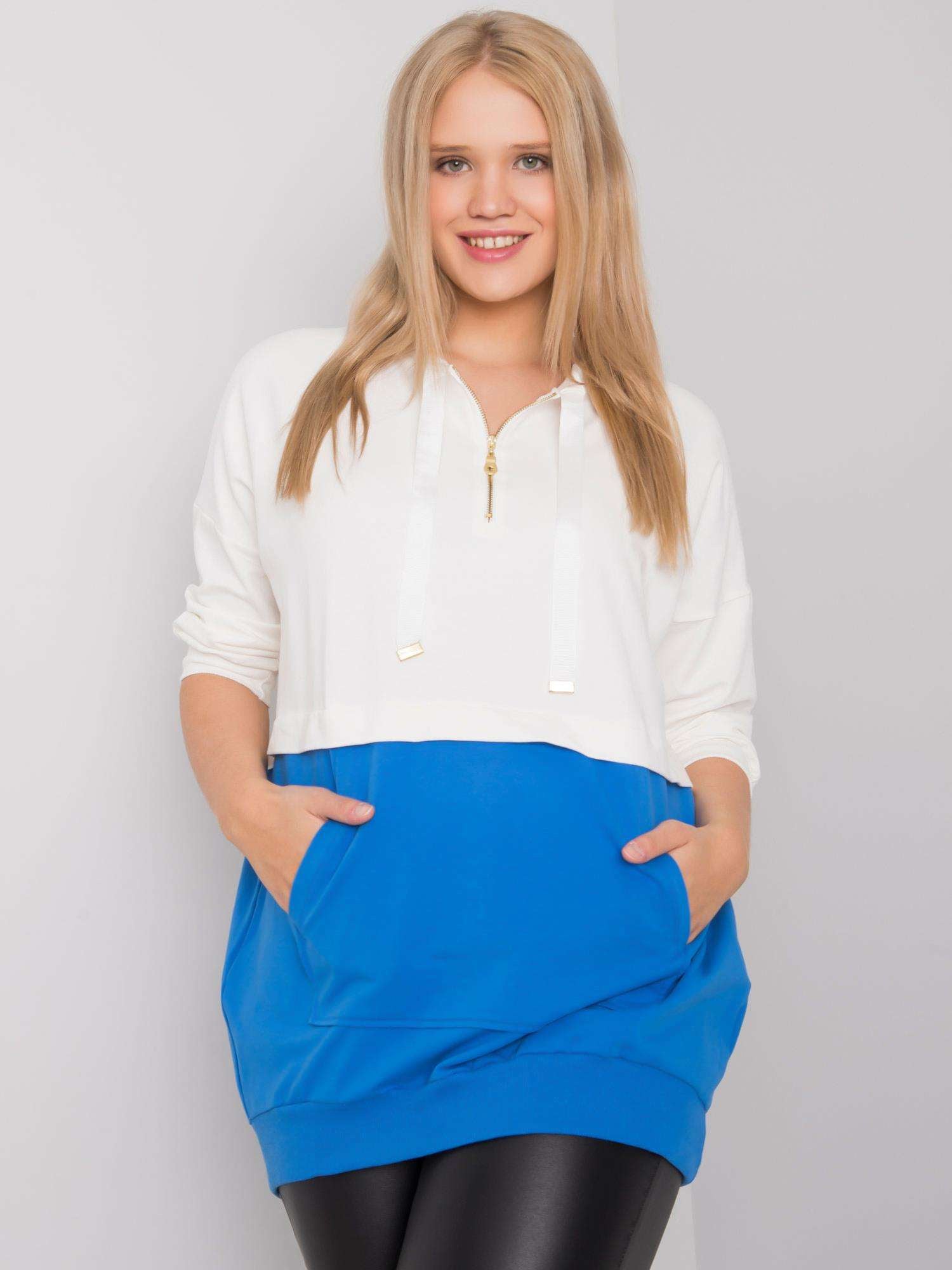 Ecru-ciemnoniebieska tunika damska plus size
