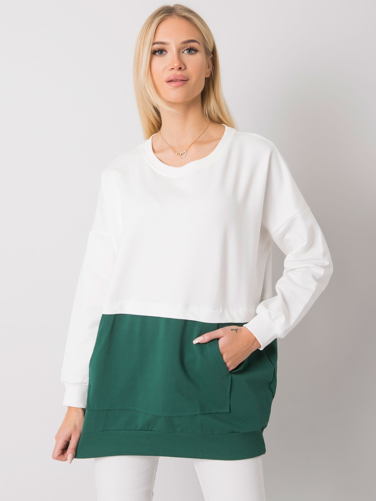 RUE PARIS Ecru-ciemnozielona bluza damska kangurka