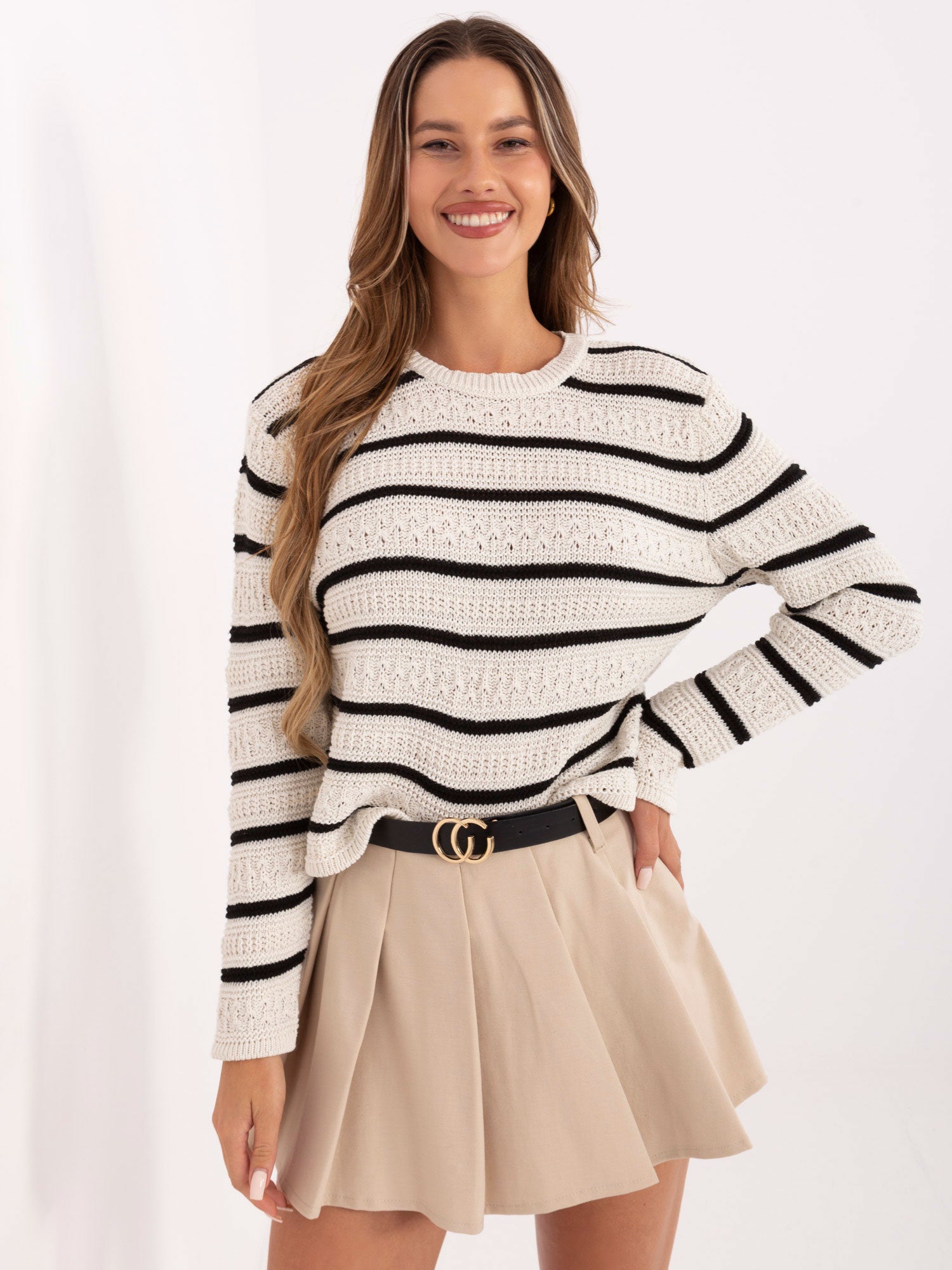 RUE PARIS Ecru-czarny damski sweter w paski
