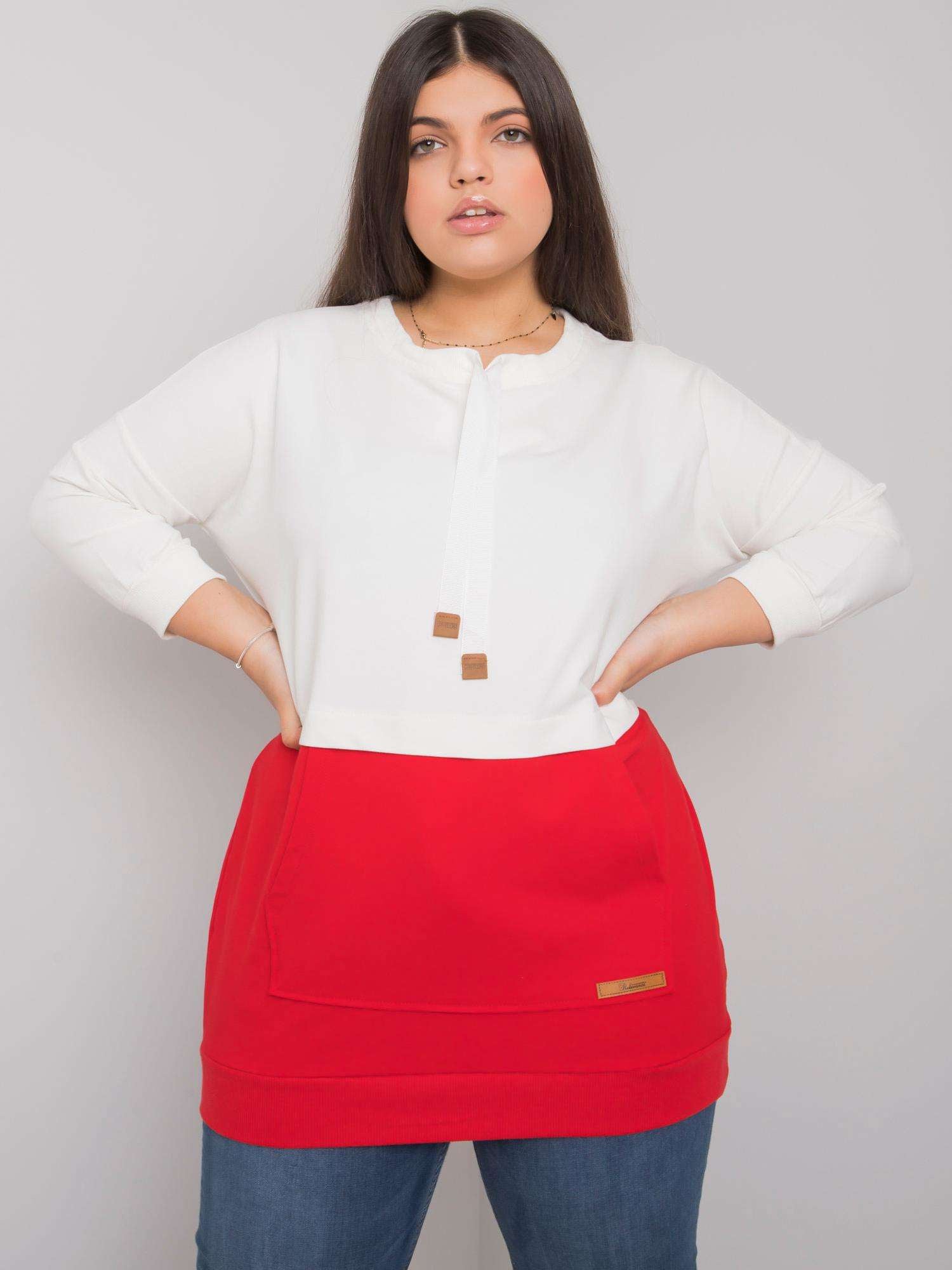 Ecru-czerwona bawełniana bluza plus size