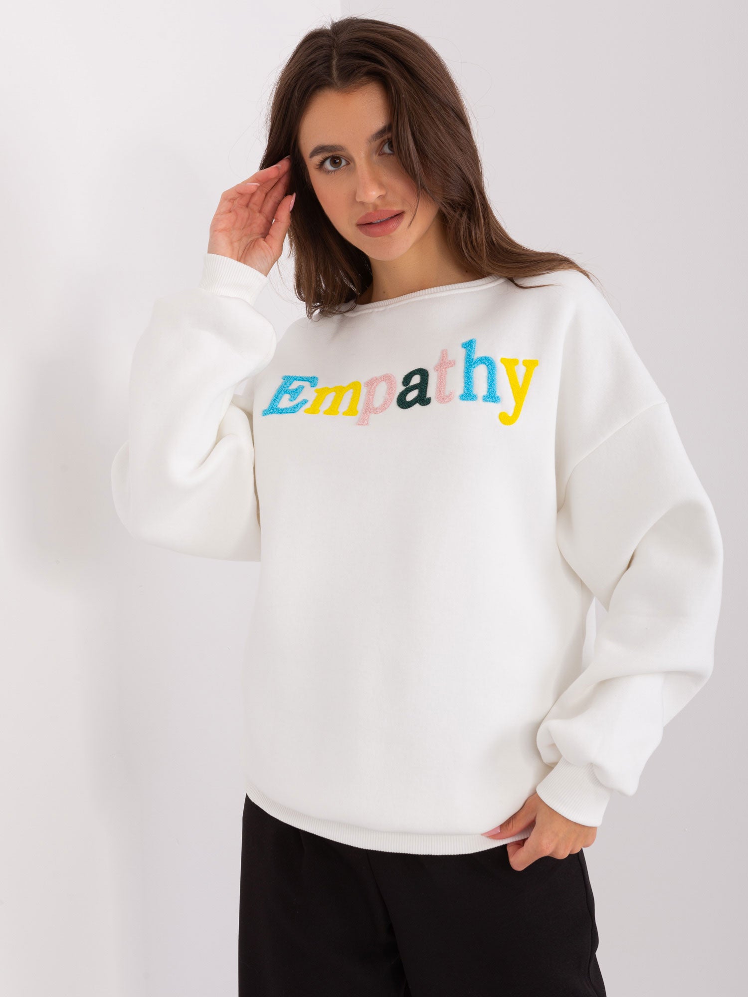 Ecru dresowa bluza bez kaptura z napisem