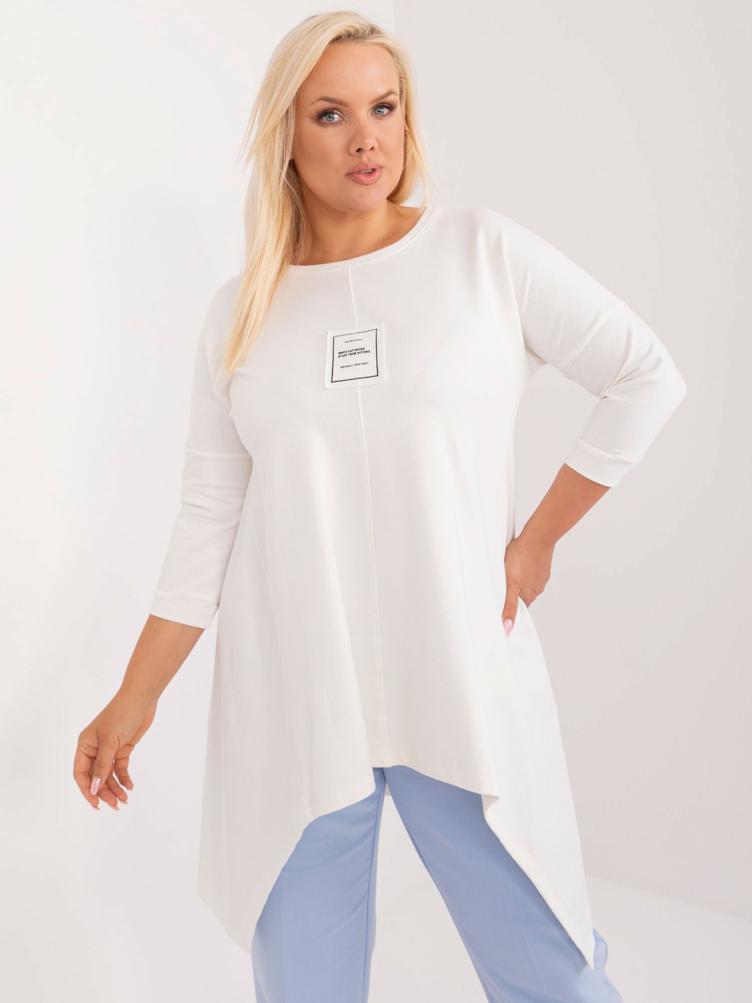 Ecru bawełniana bluzka plus size z rękawem 3/4