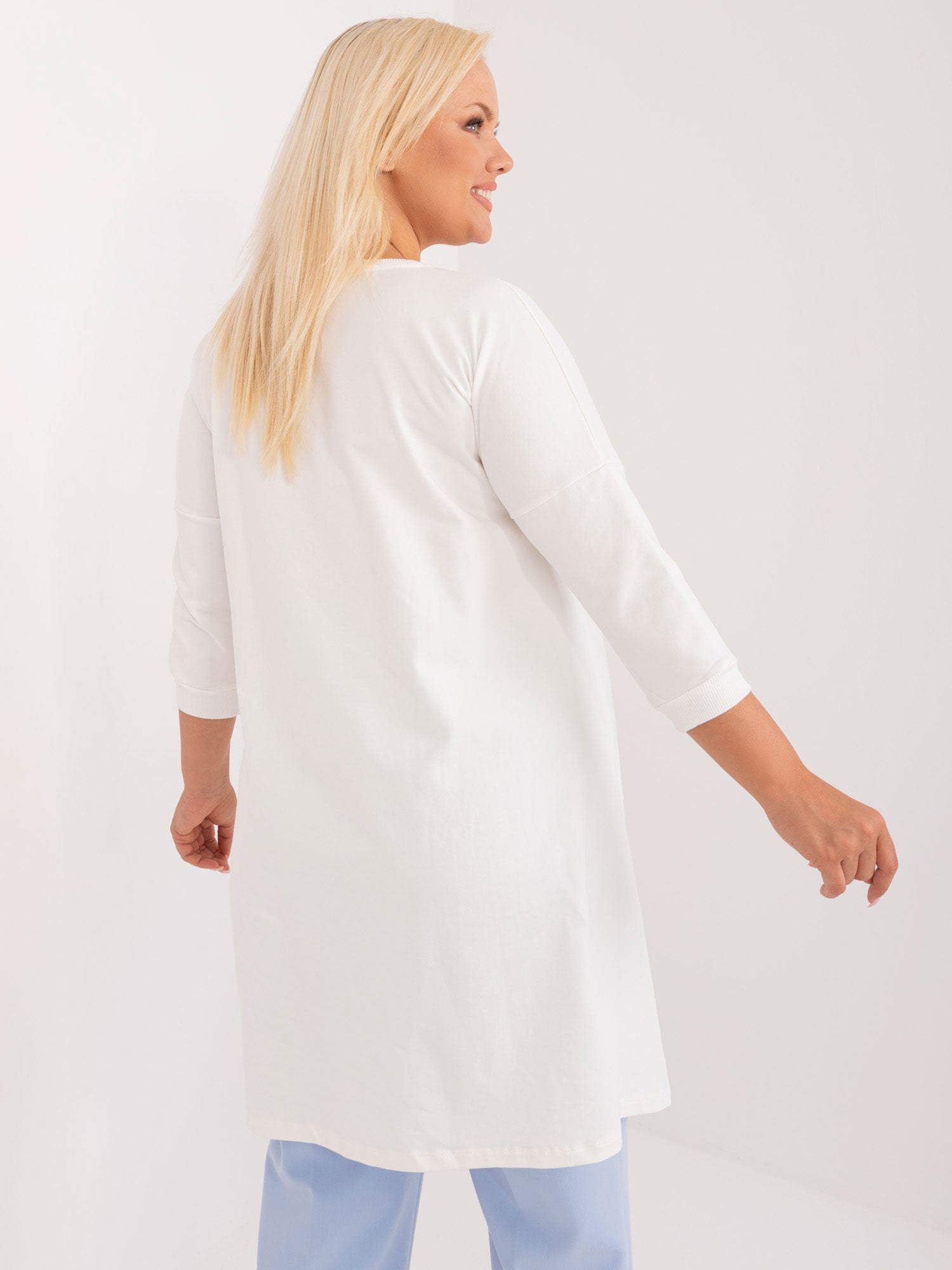 Ecru bawełniana bluzka plus size z rękawem 3/4