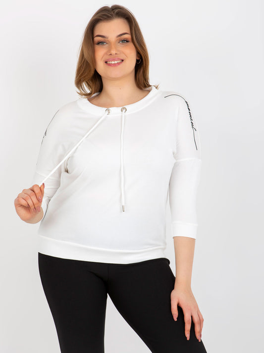 Ecru bluzka plus size z napisami i rękawem 3/4