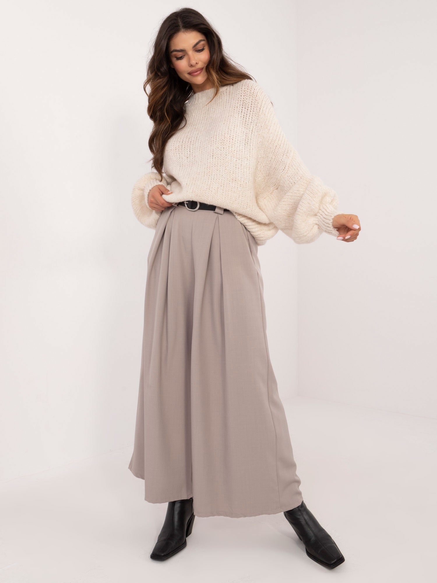 OCH BELLA Ecru sweter oversize z szerokimi rękawami