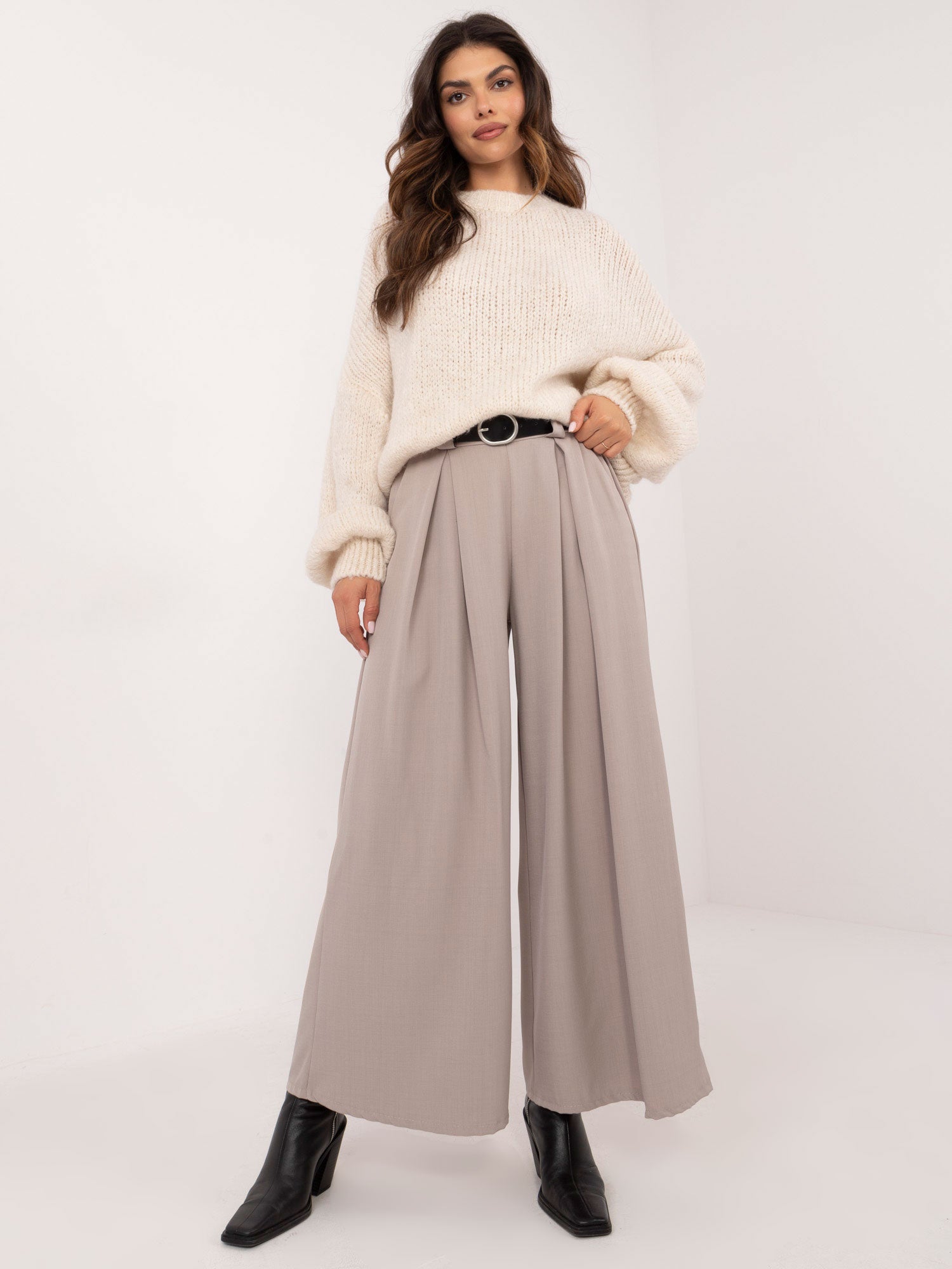 OCH BELLA Ecru sweter oversize z szerokimi rękawami
