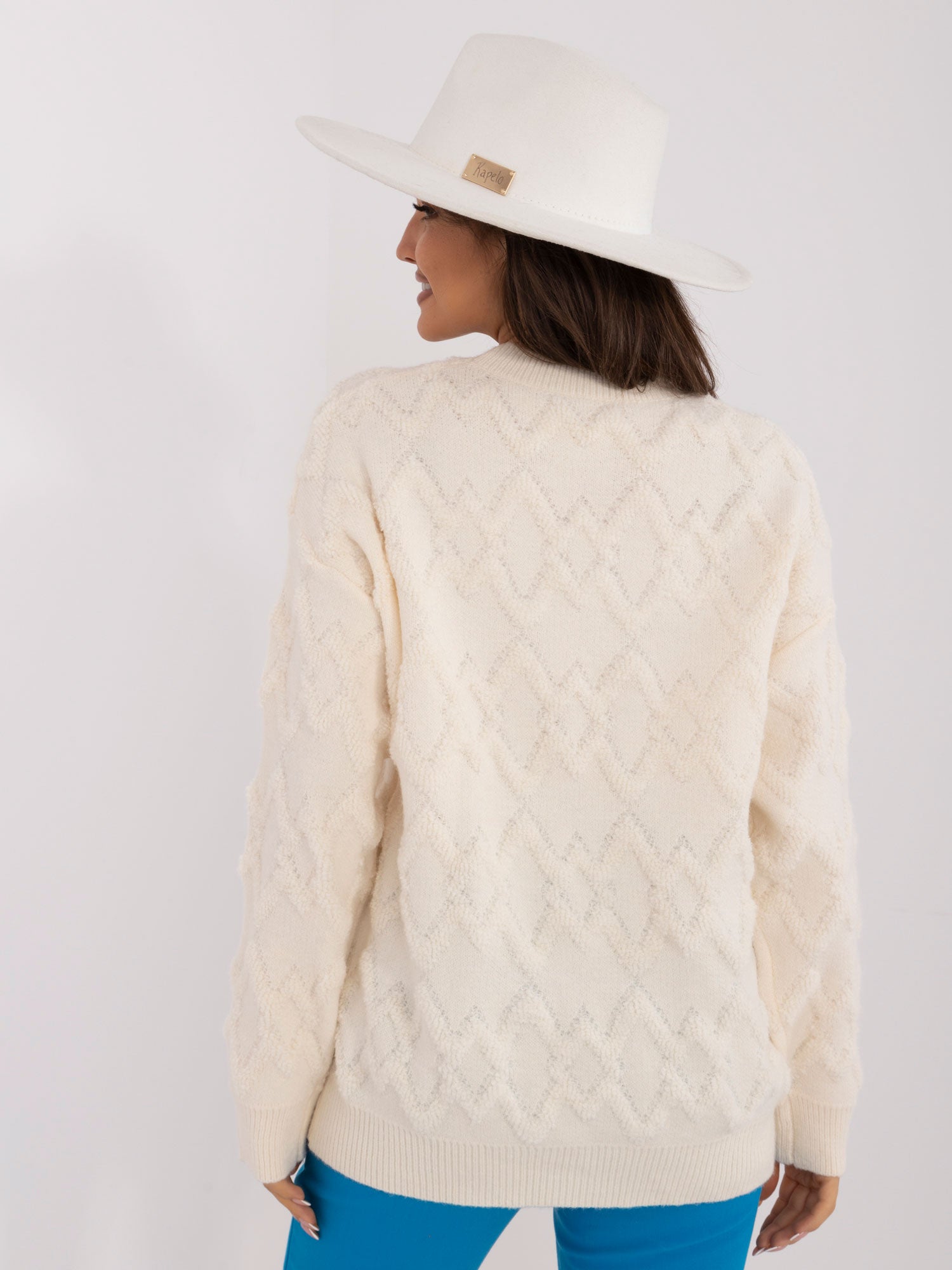 Ecru damski sweter oversize ze ściągaczami