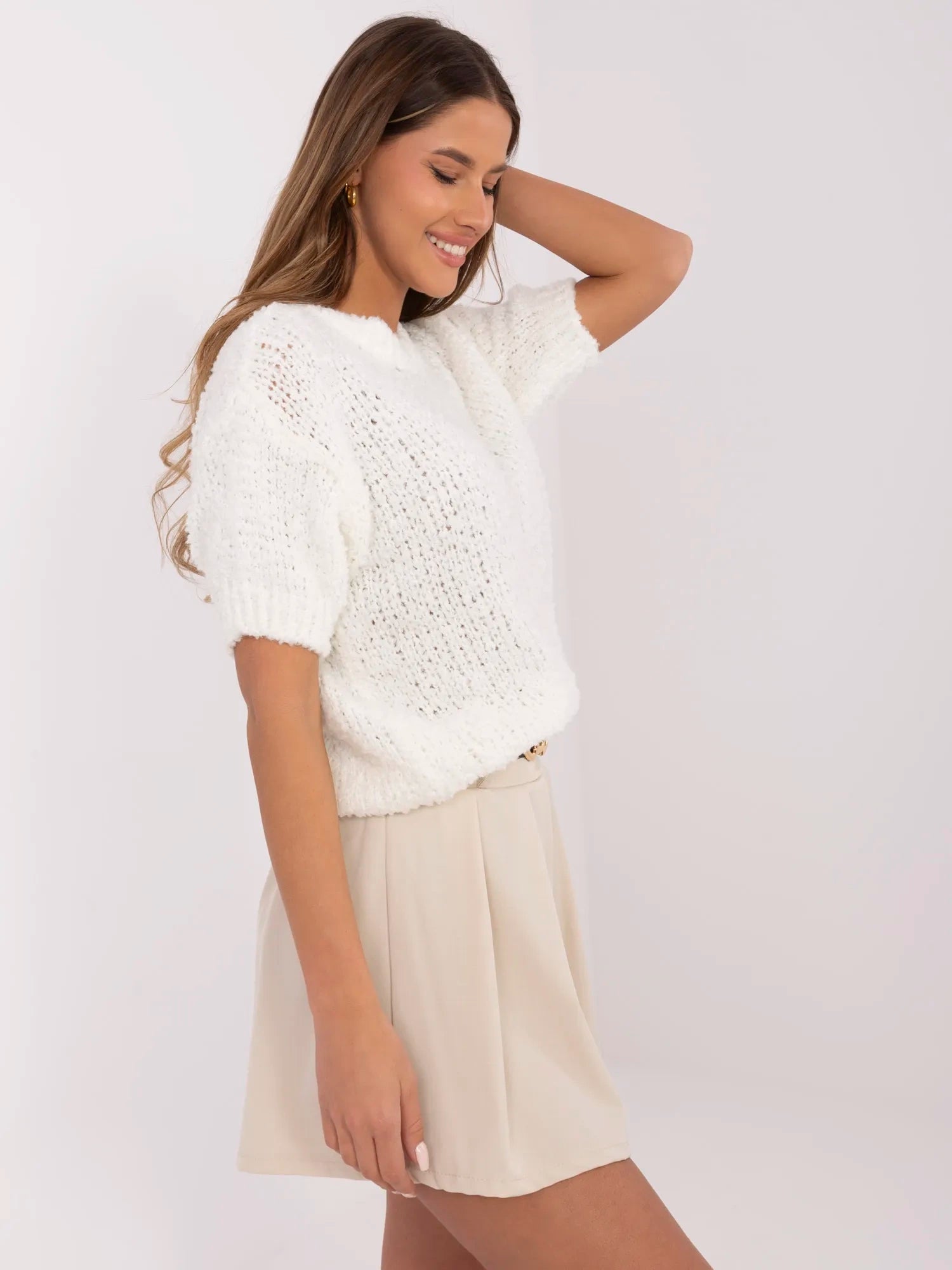 Ecru sweter oversize z krótkim rękawem czarny