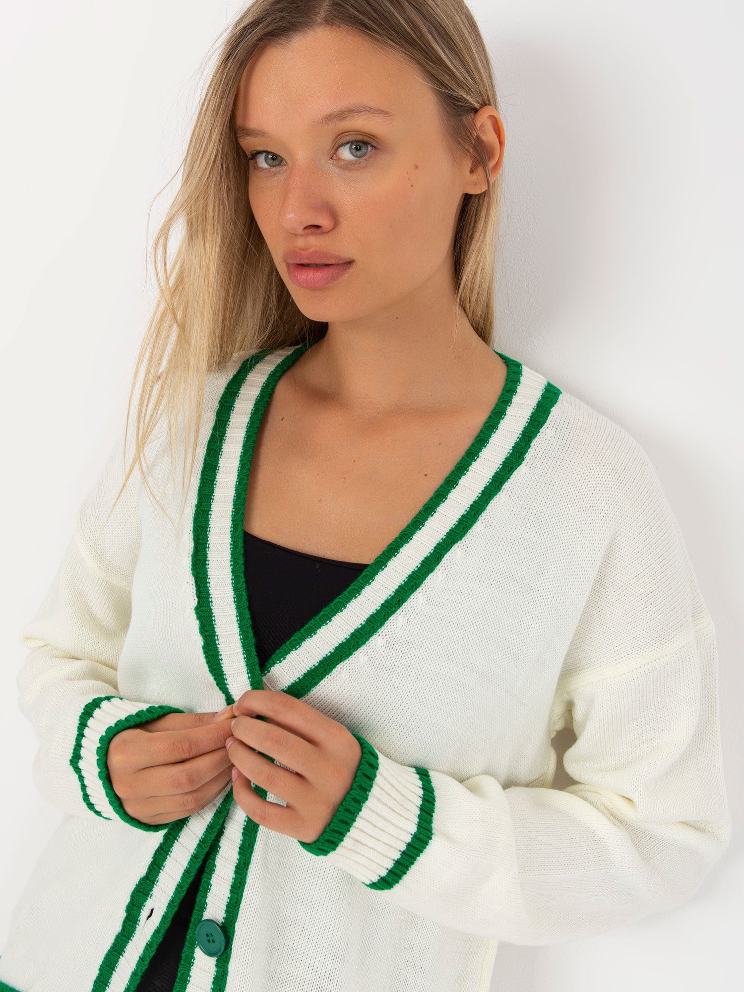 Ecru damski sweter rozpinany z guzikami RUE PARIS