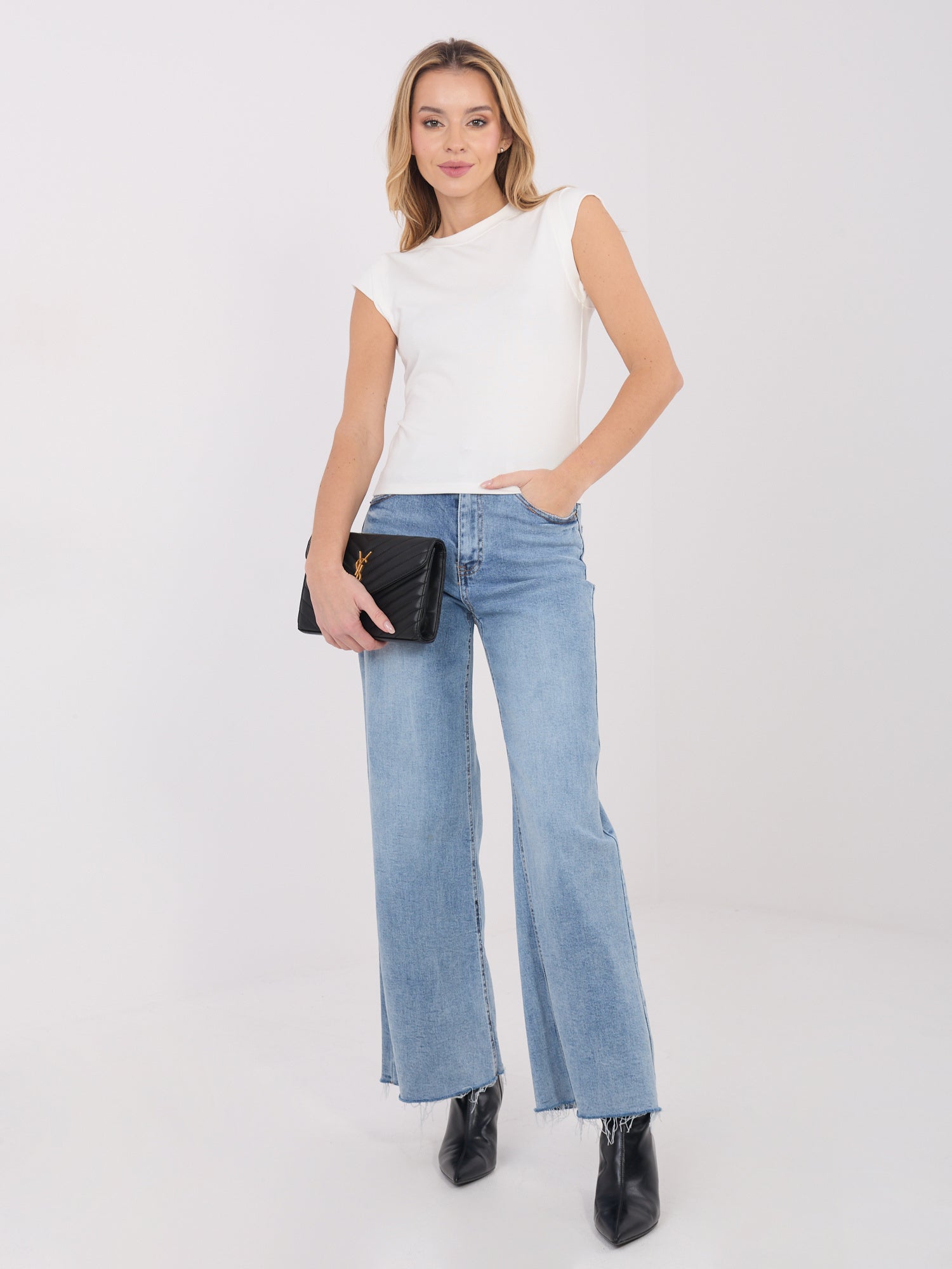 Ecru damski top basic z domieszką wiskozy