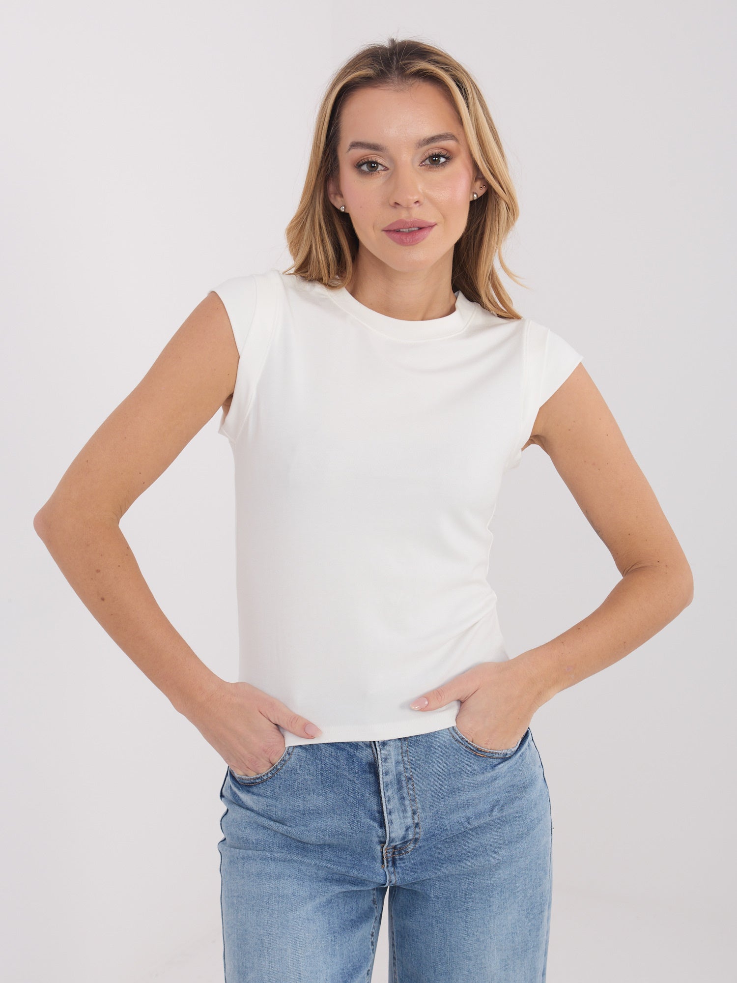 Ecru damski top basic z domieszką wiskozy