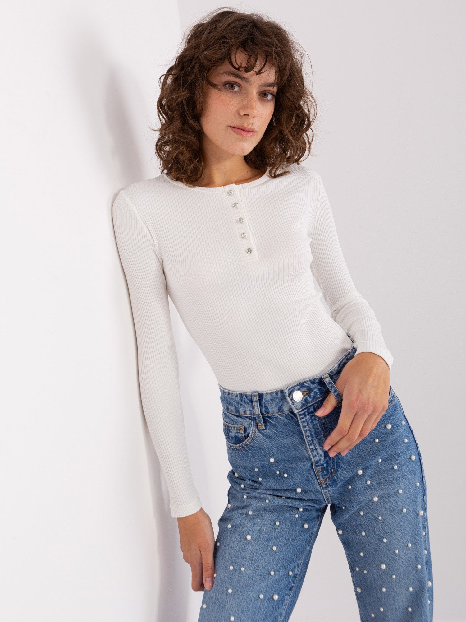 Ecru bluzka ozdobnymi guzikami BASIC FEEL GOOD