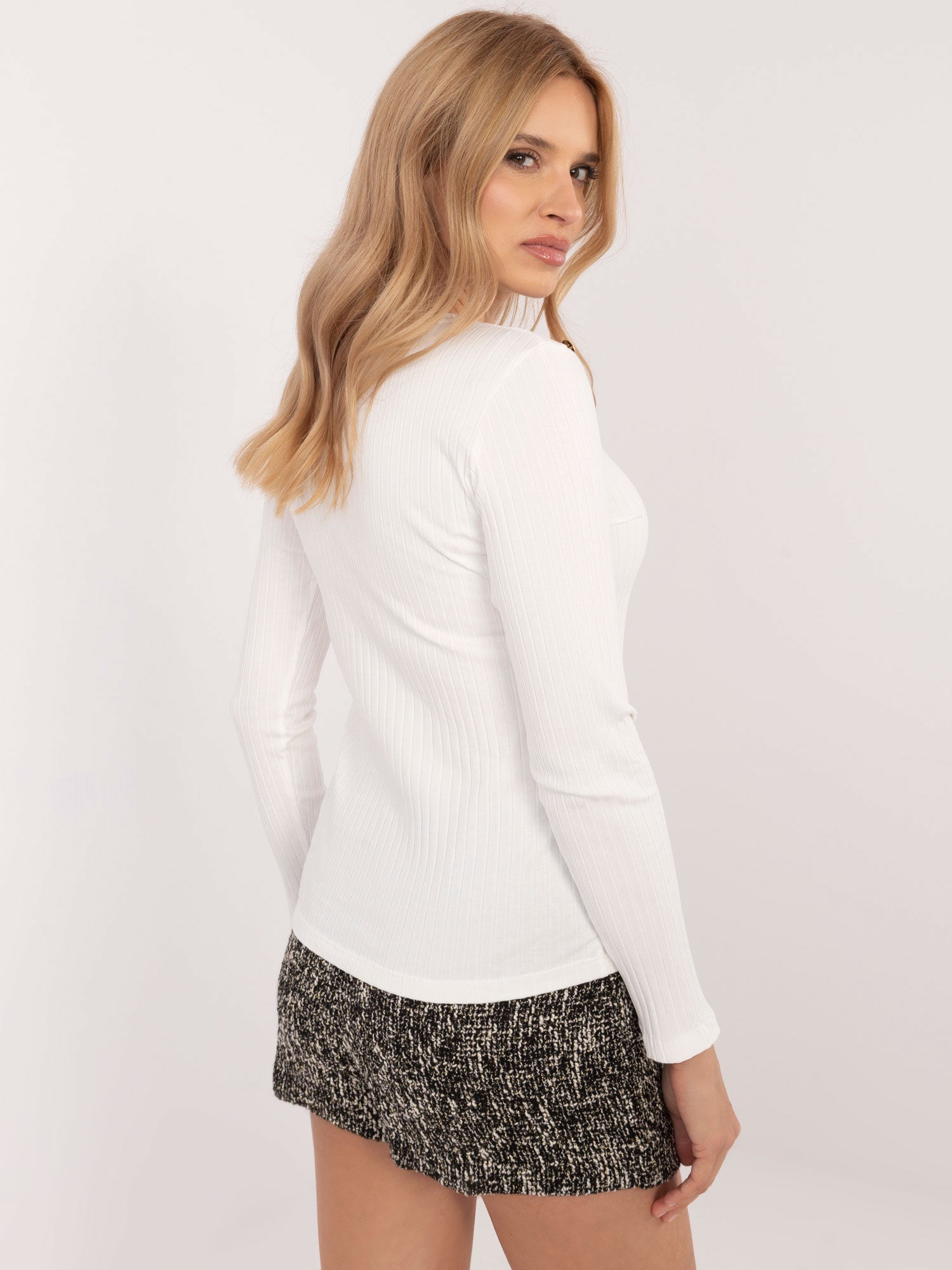 Ecru bluzka longsleeve z ozdobnymi guzikami