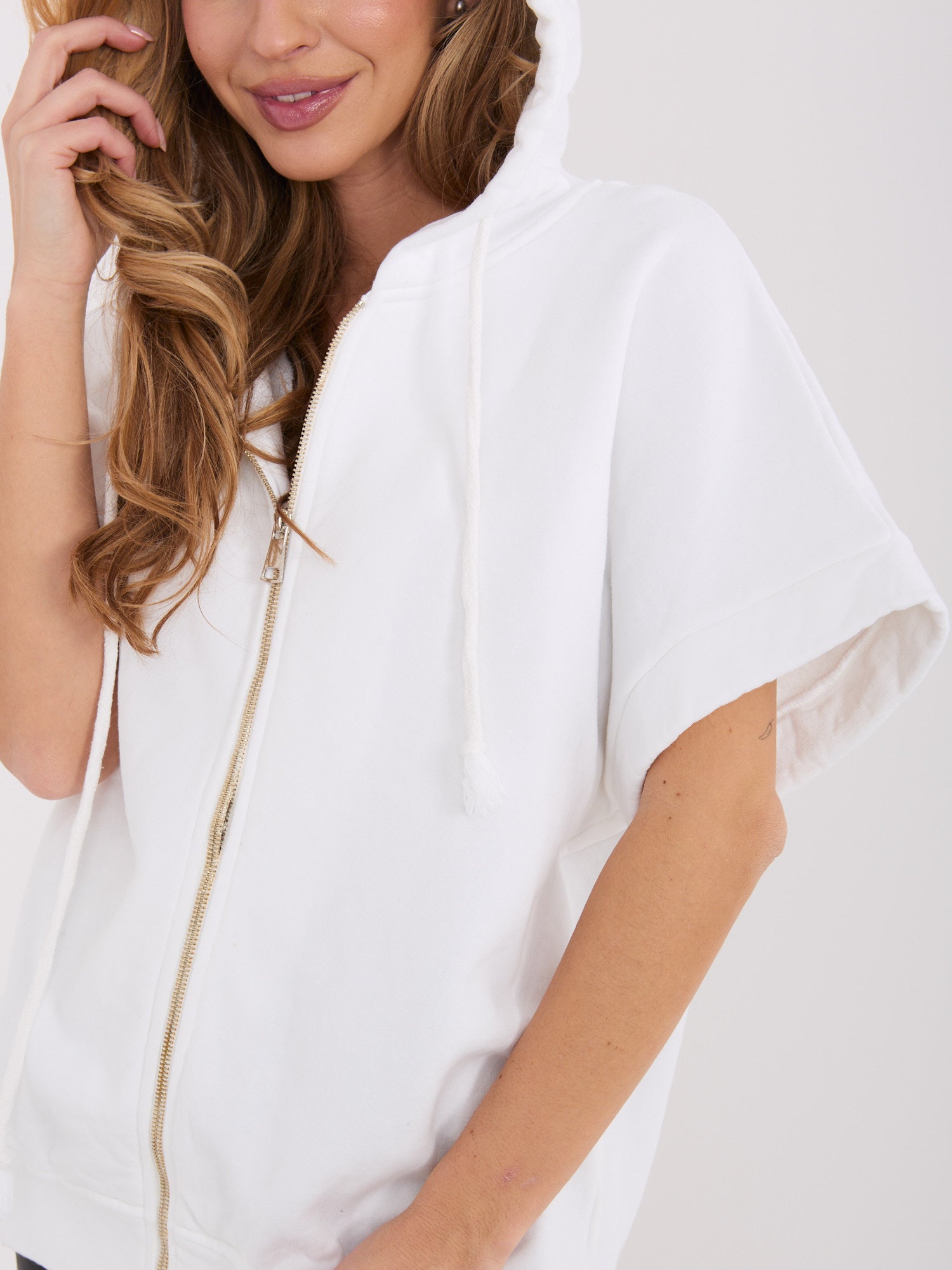 Ecru rozpinana bluza basic z troczkami
