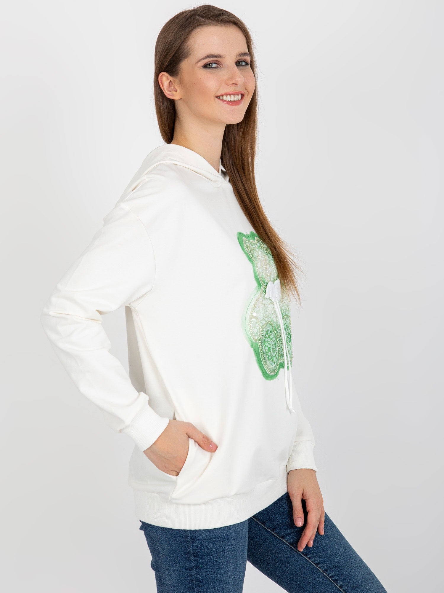 Ecru oversize bluza z kapturem z misiem i aplikacją