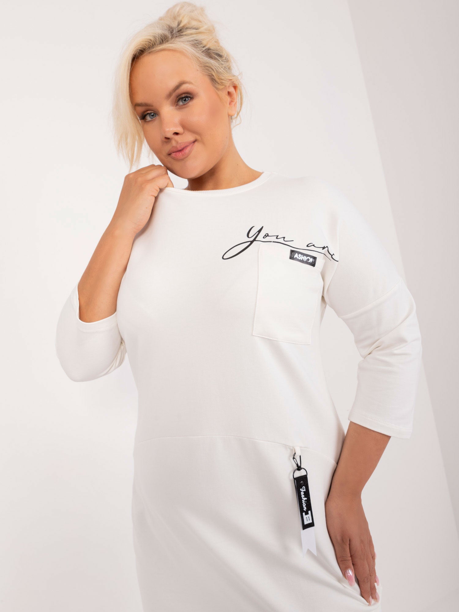 Ecru dresowa sukienka plus size z bawełny