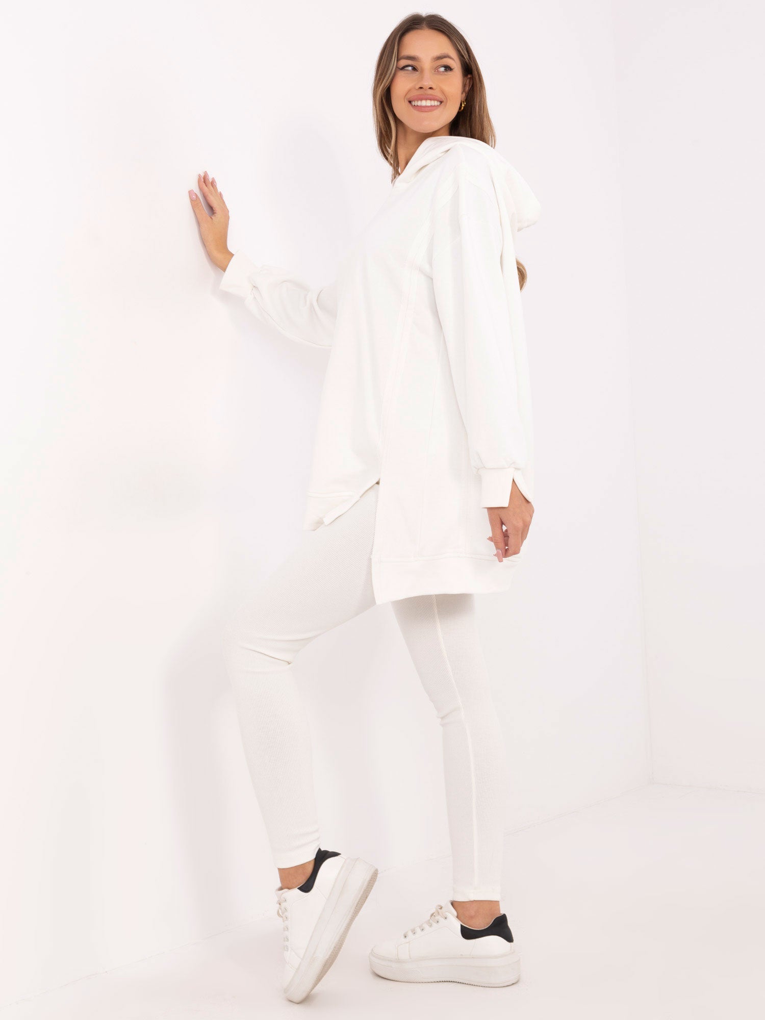 Ecru dwuczęściowy komplet z bluzą oversize