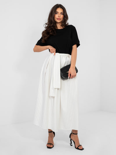 Ecru midi spódnica z kieszeniami