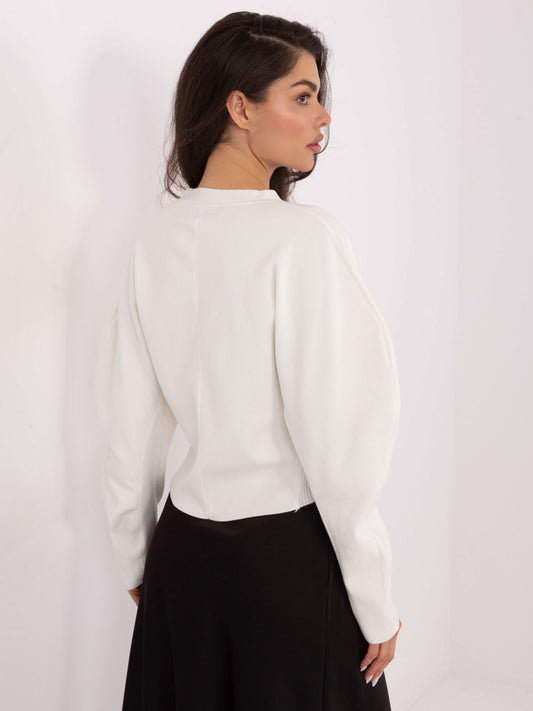 Ecru elegancki sweter z ozdobnymi guzikami