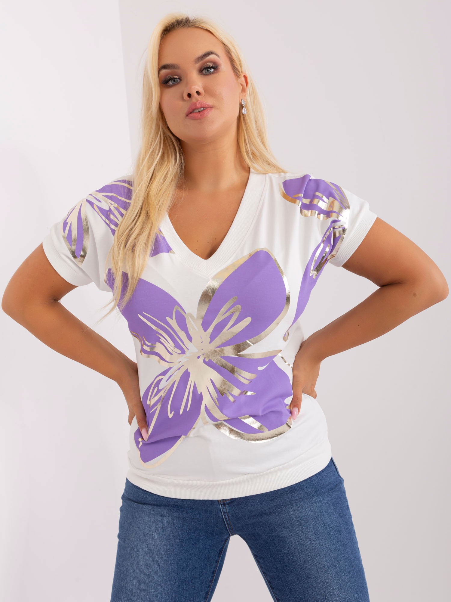 Ecru-fioletowa bluzka plus size z nadrukiem