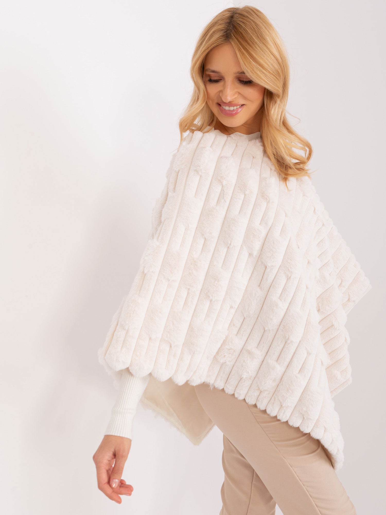 Ecru eleganckie poncho damskie