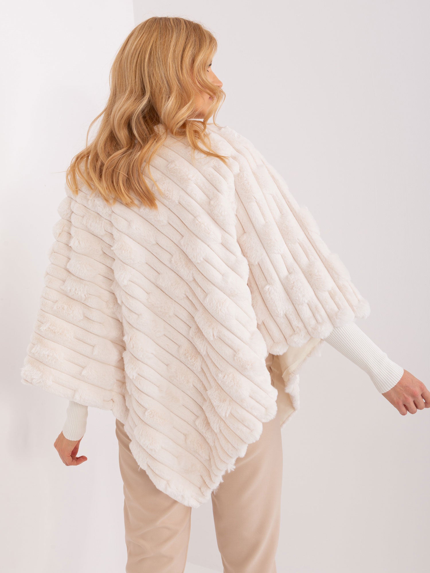 Ecru eleganckie poncho damskie