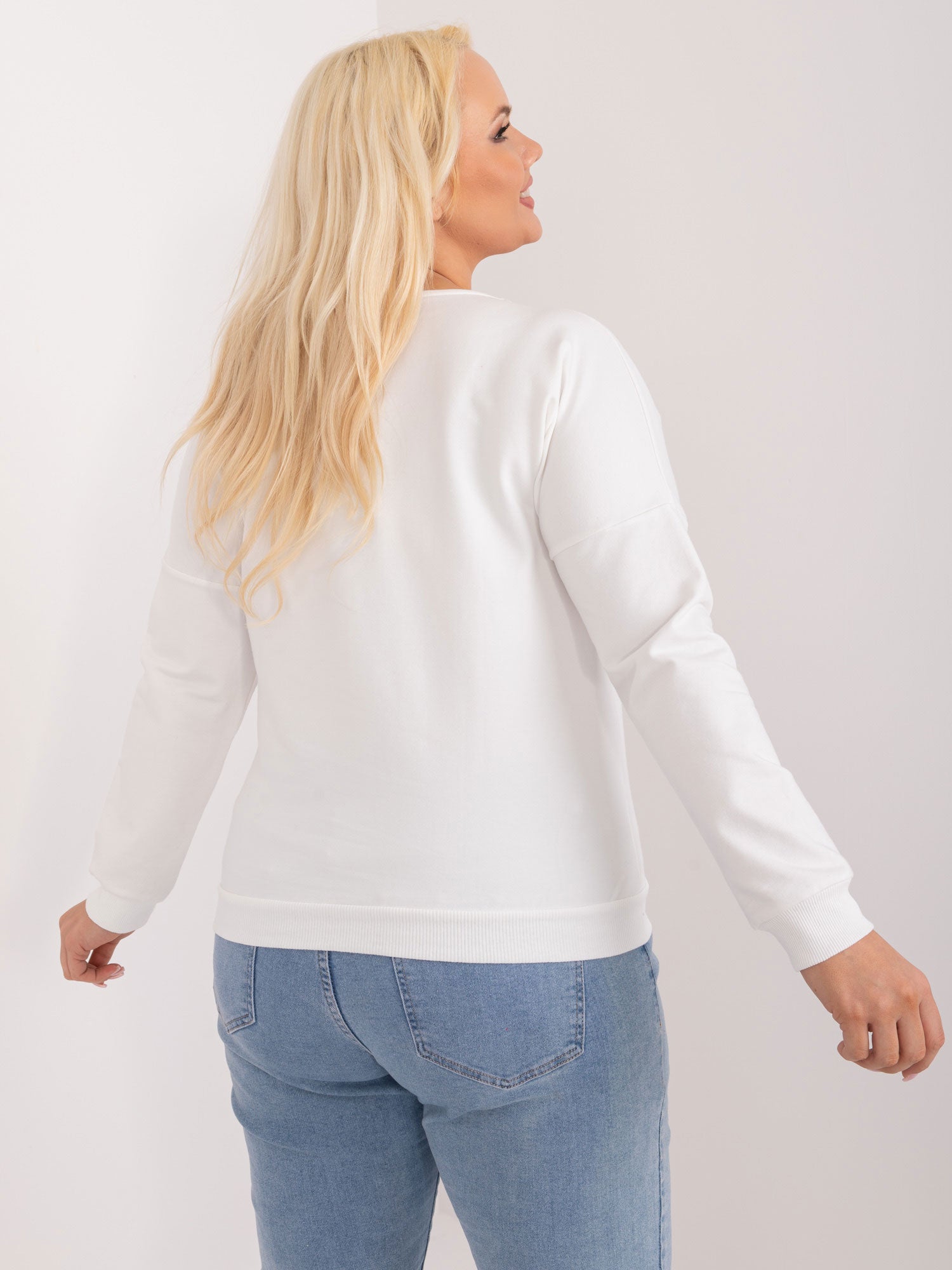 Ecru bawełniana bluzka plus size z dekoltem V