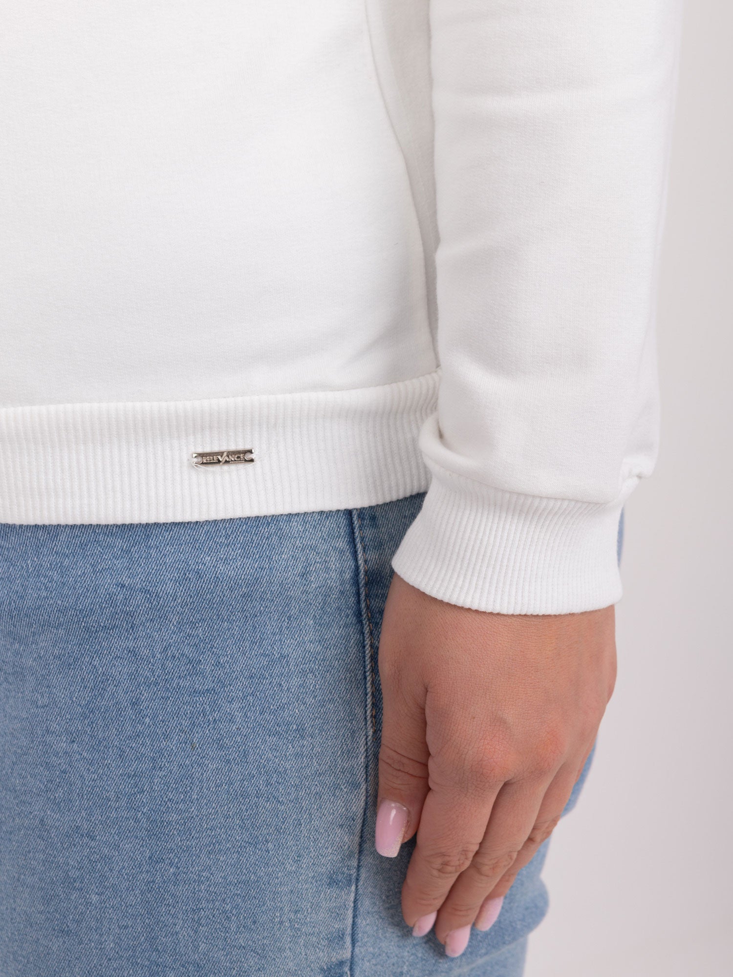 Ecru bawełniana bluzka plus size z dekoltem V