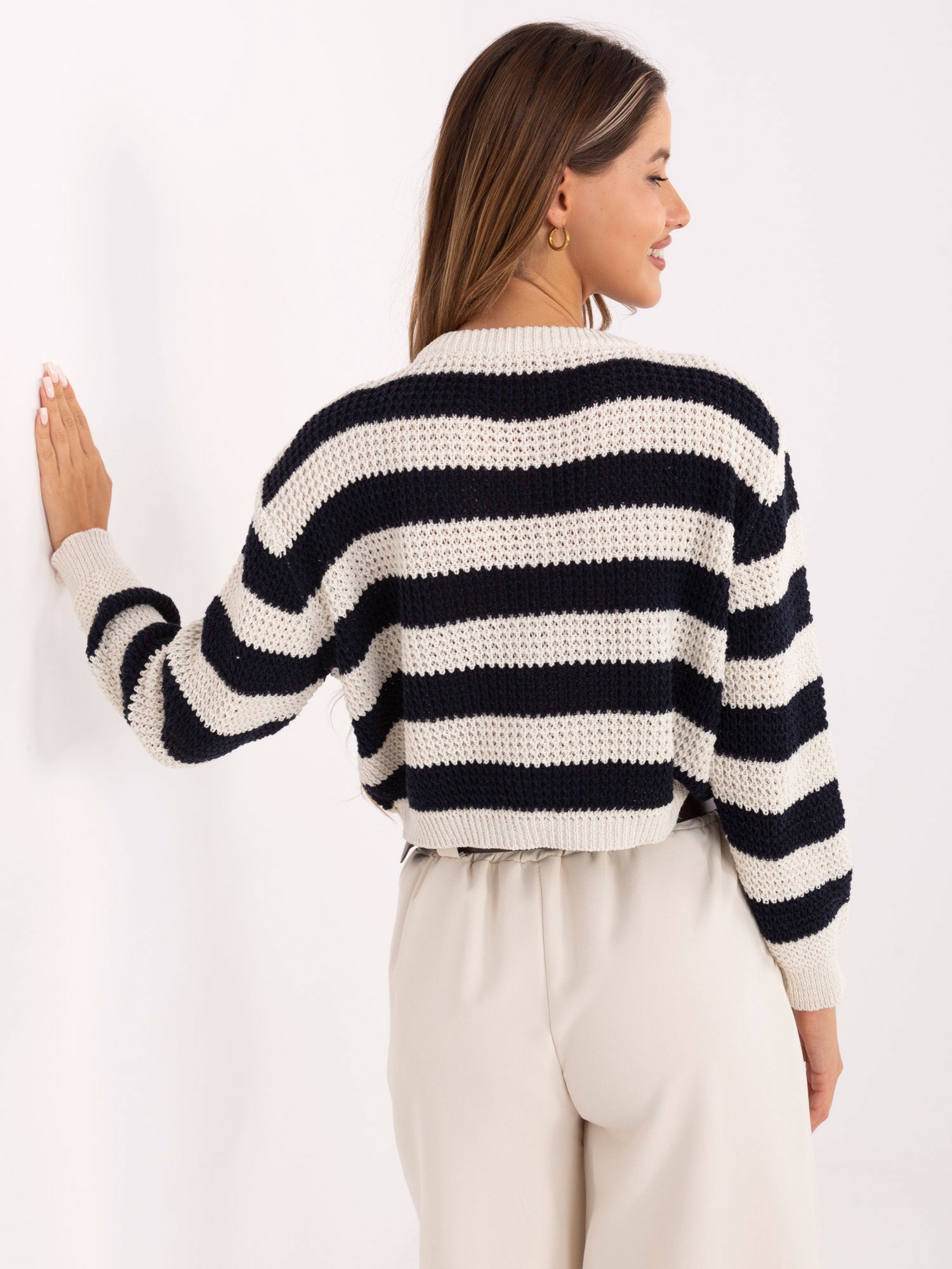 RUE PARIS Ecru-granatowy elegancki sweter w paski