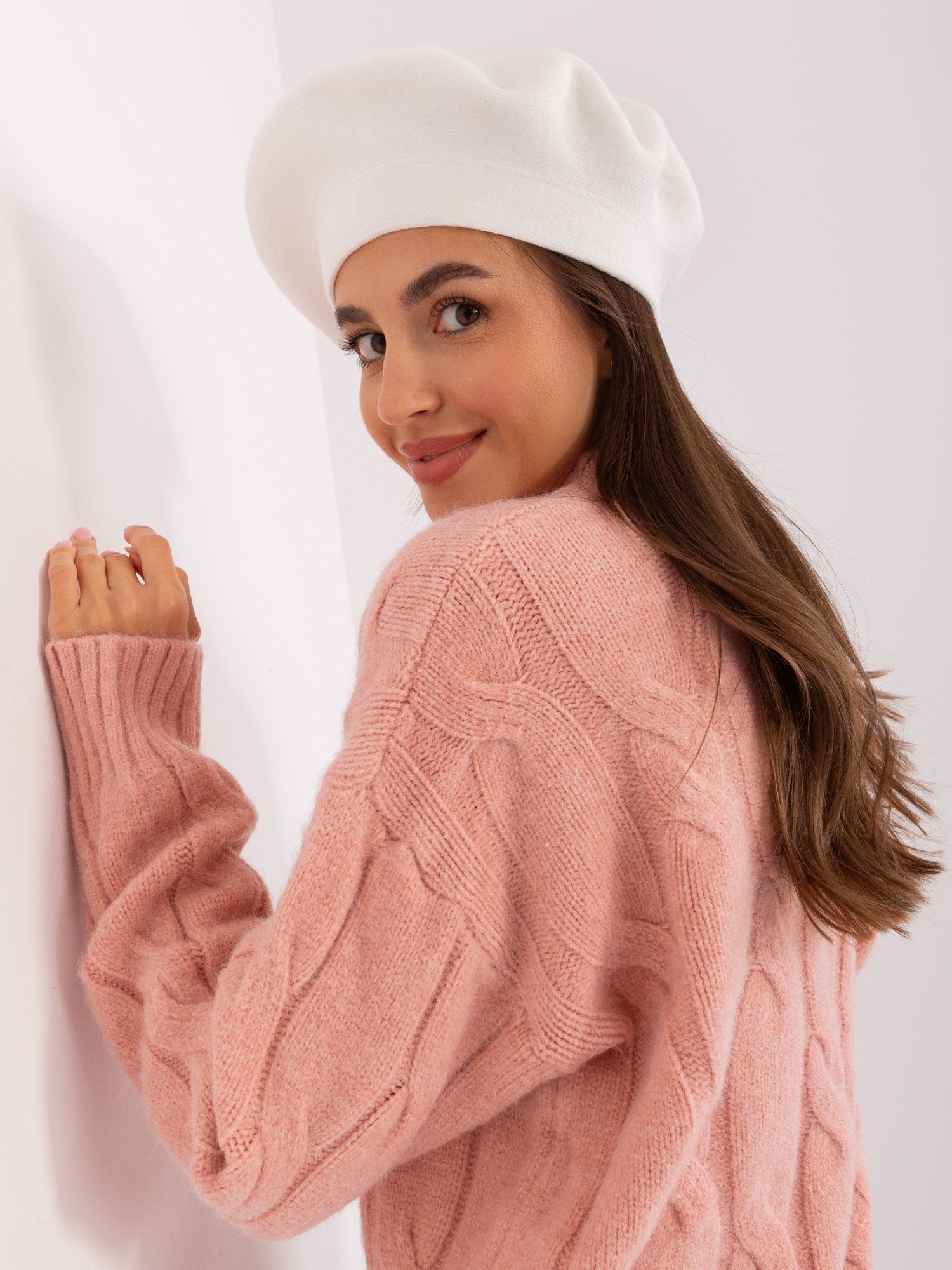Ecru damska czapka zimowa typu beret