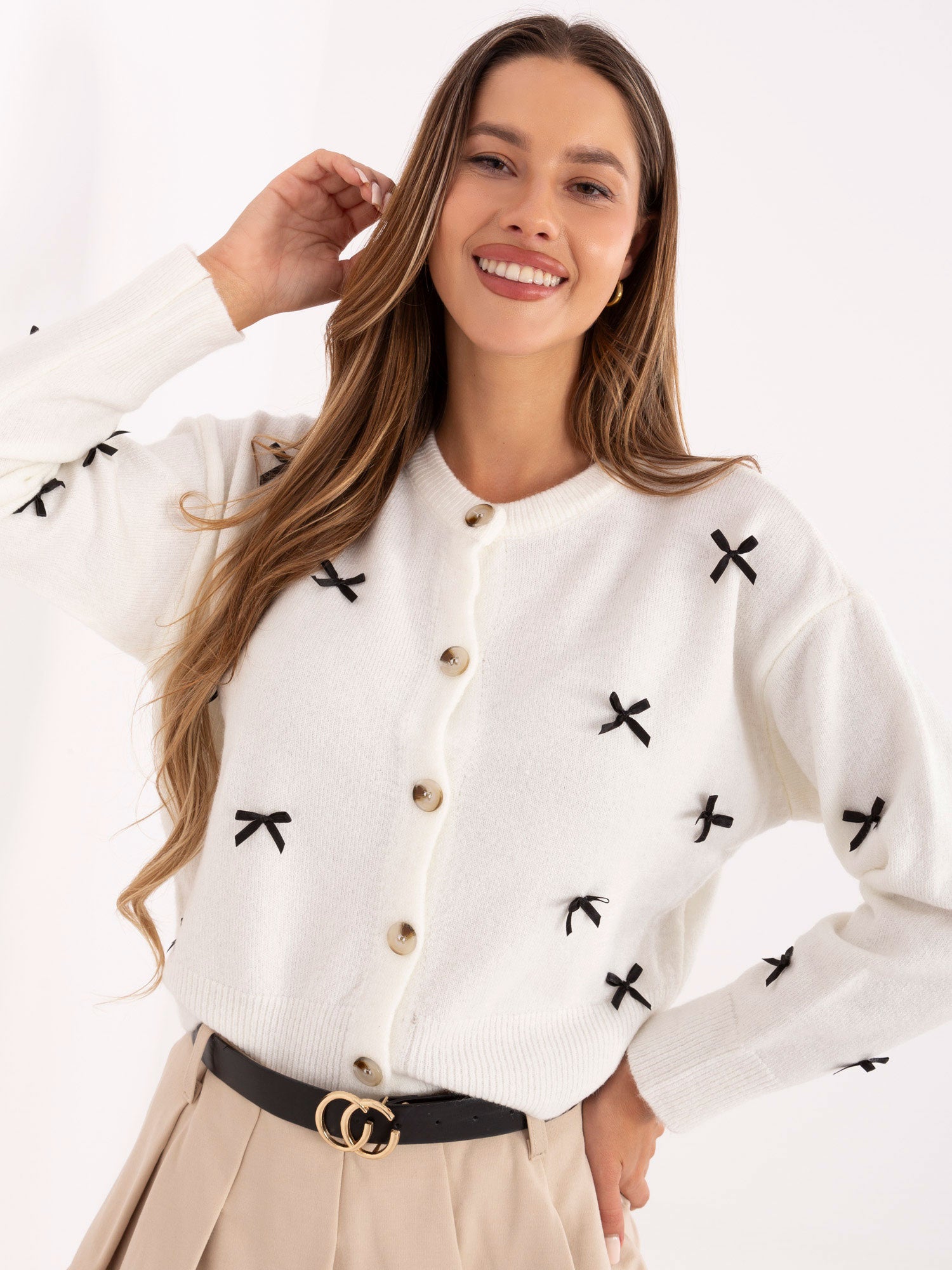 RUE PARIS Ecru rozpinany sweter z kokardkami