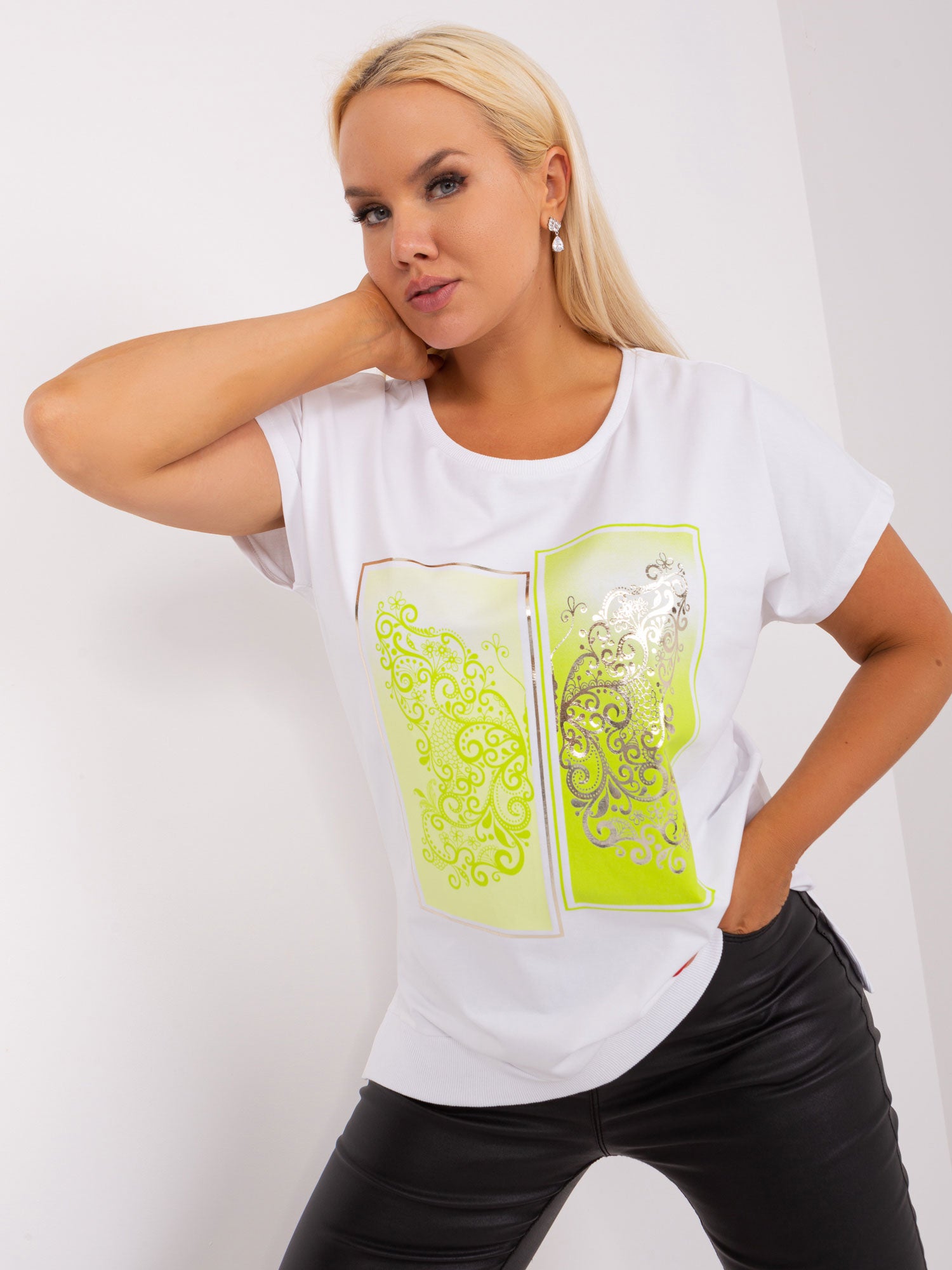 Ecru-limonkowa bluzka plus size z printem