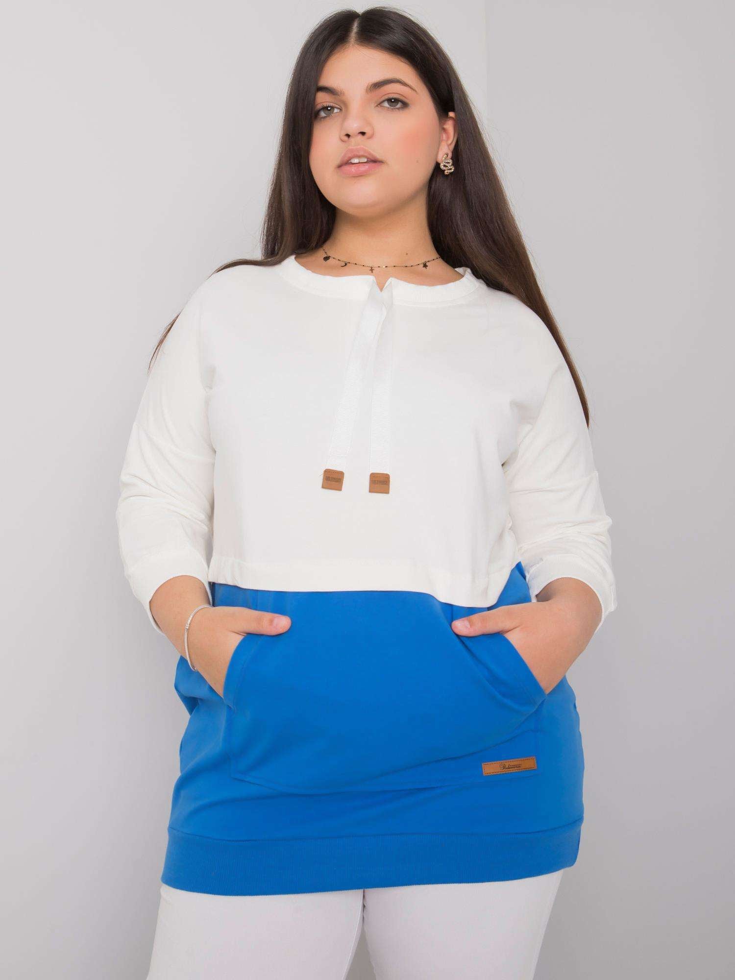 Ecru-niebieska bawełniana bluza plus size