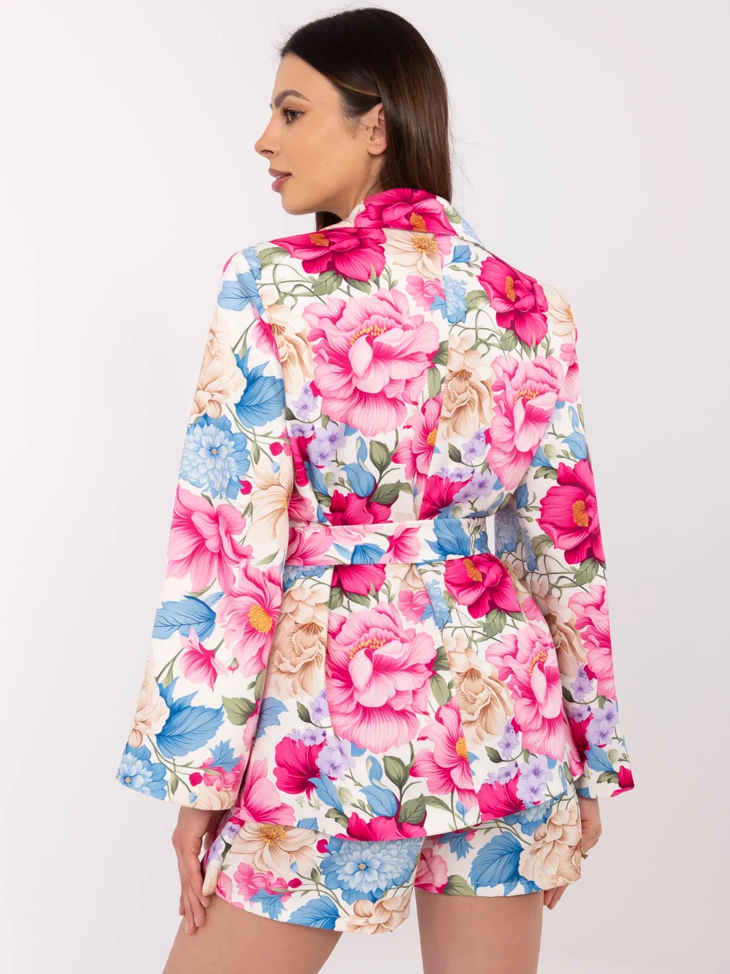 Ecru-niebieski komplet z marynarką o kroju kimono