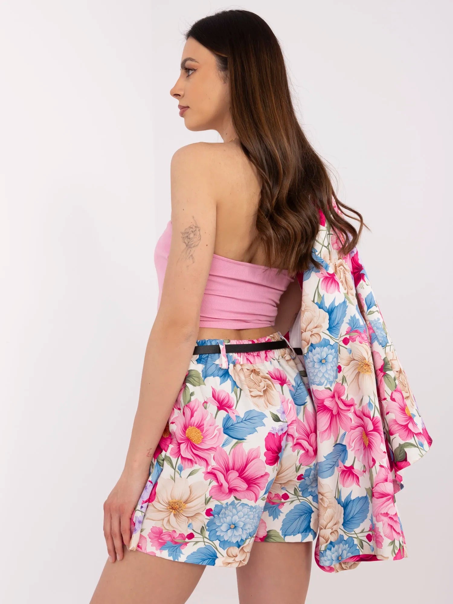 Ecru-niebieski komplet z marynarką o kroju kimono