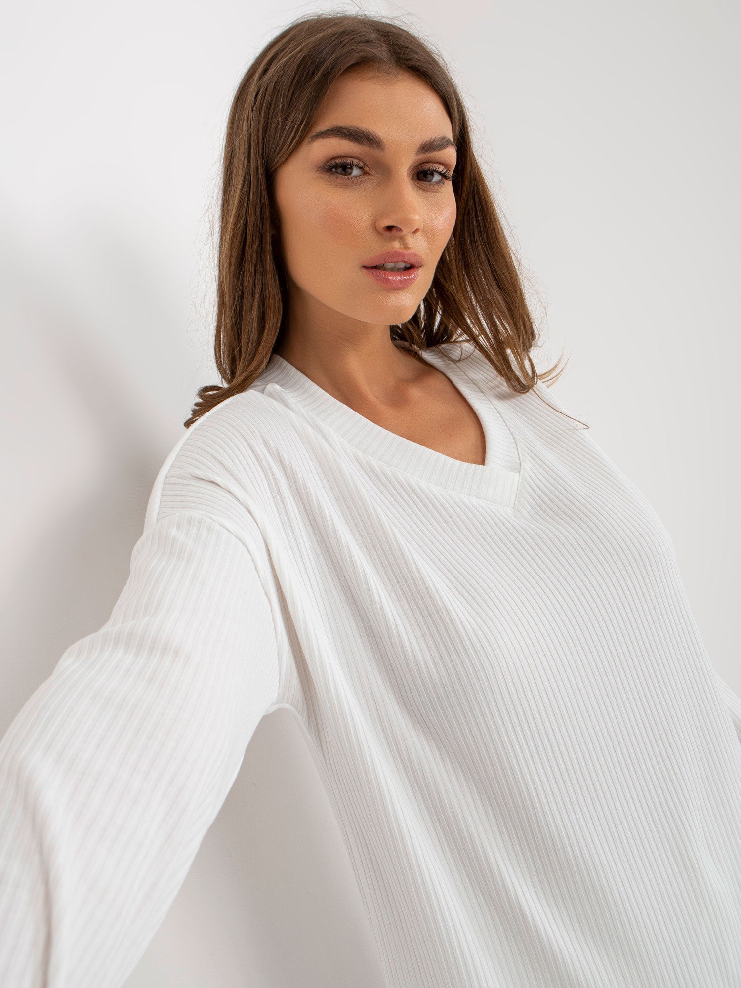 Ecru prążkowany komplet casualowy o kroju oversize