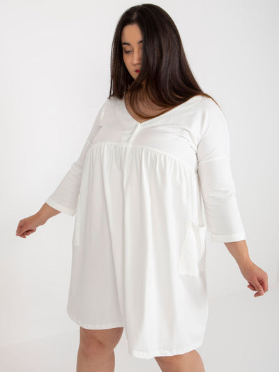 Ecru bawełniana sukienka plus size z kieszeniami