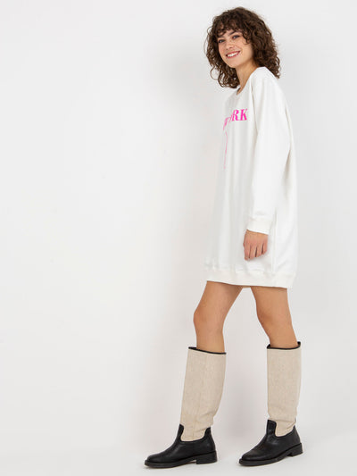 Ecru-różowa długa bluza oversize z napisem