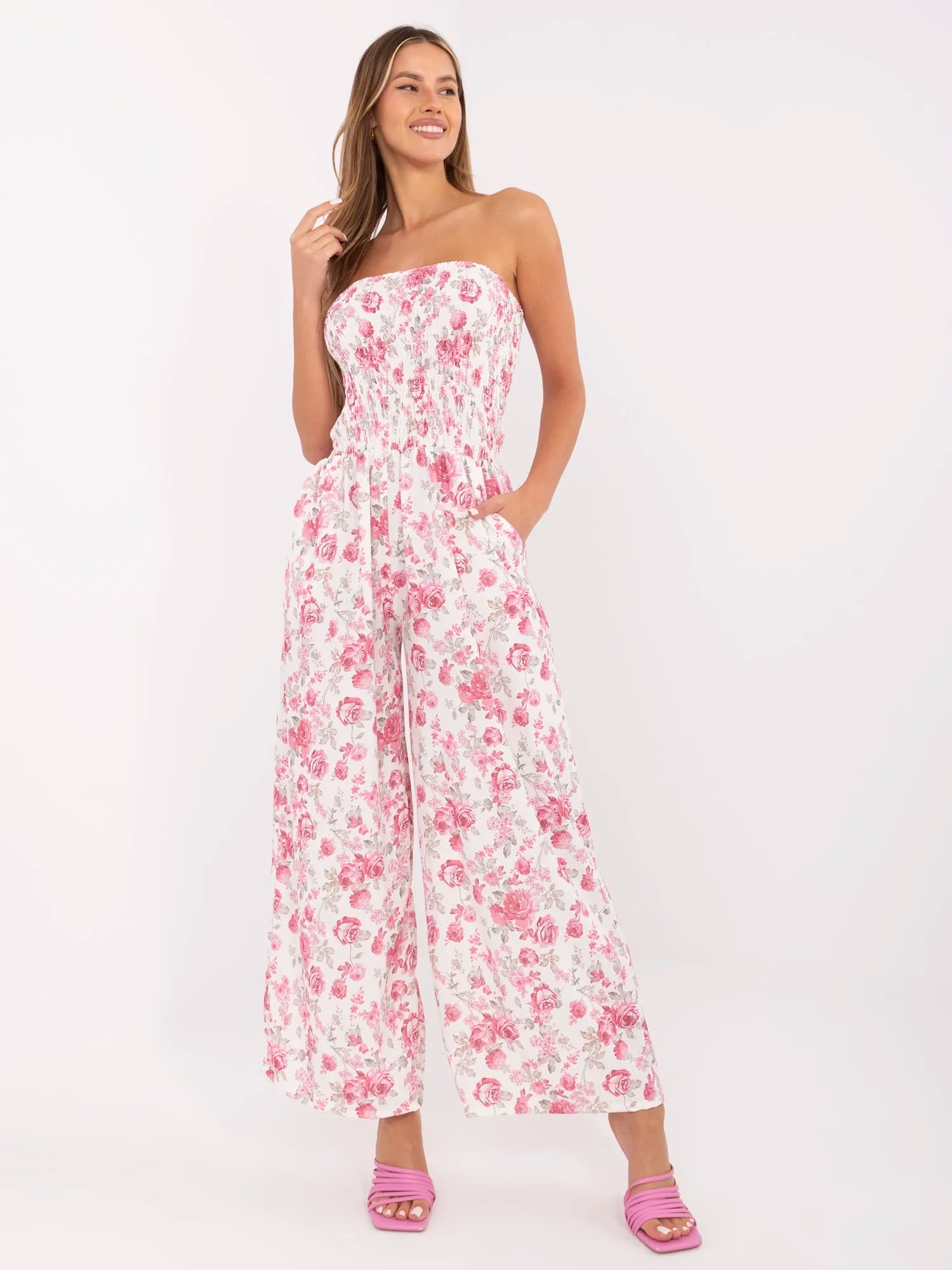 Ecru-różowy długi kombinezon w kwiaty