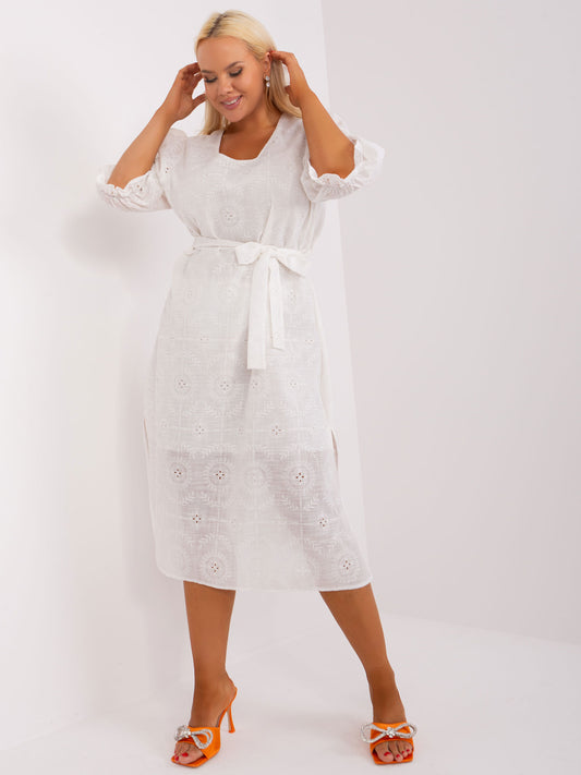 Ecru sukienka plus size z haftem angielskim