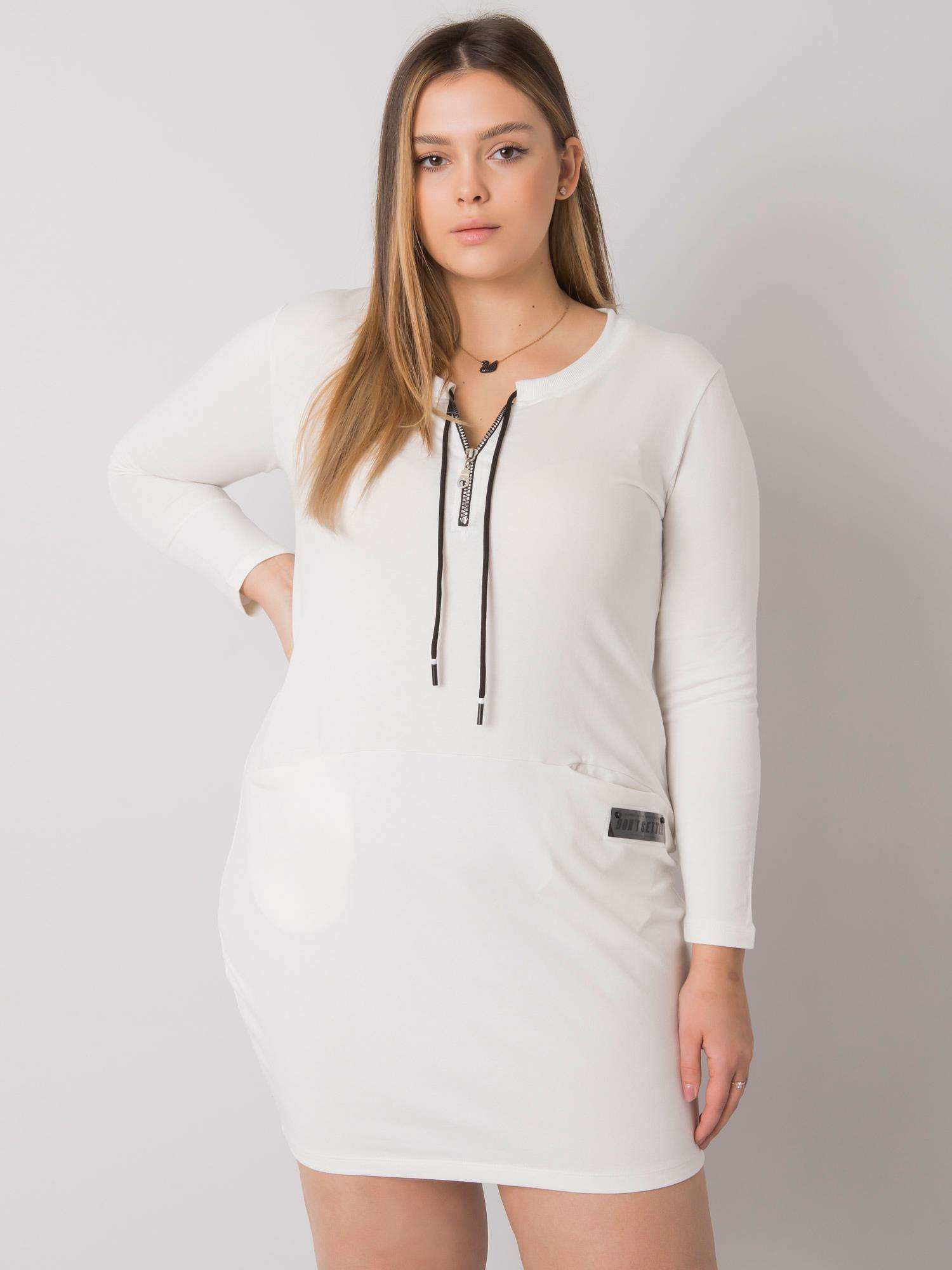 Ecru sukienka plus size z zamkiem