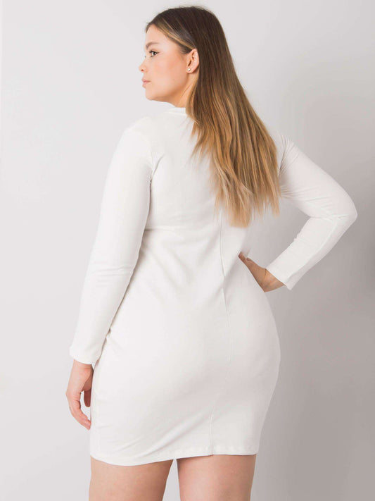 Ecru sukienka plus size z zamkiem