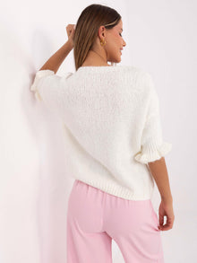 Ecru damski sweter oversize z okrągłym dekoltem