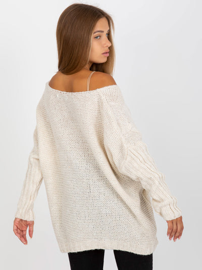 Ecru sweter z warkoczami o kroju oversize OCH BELLA