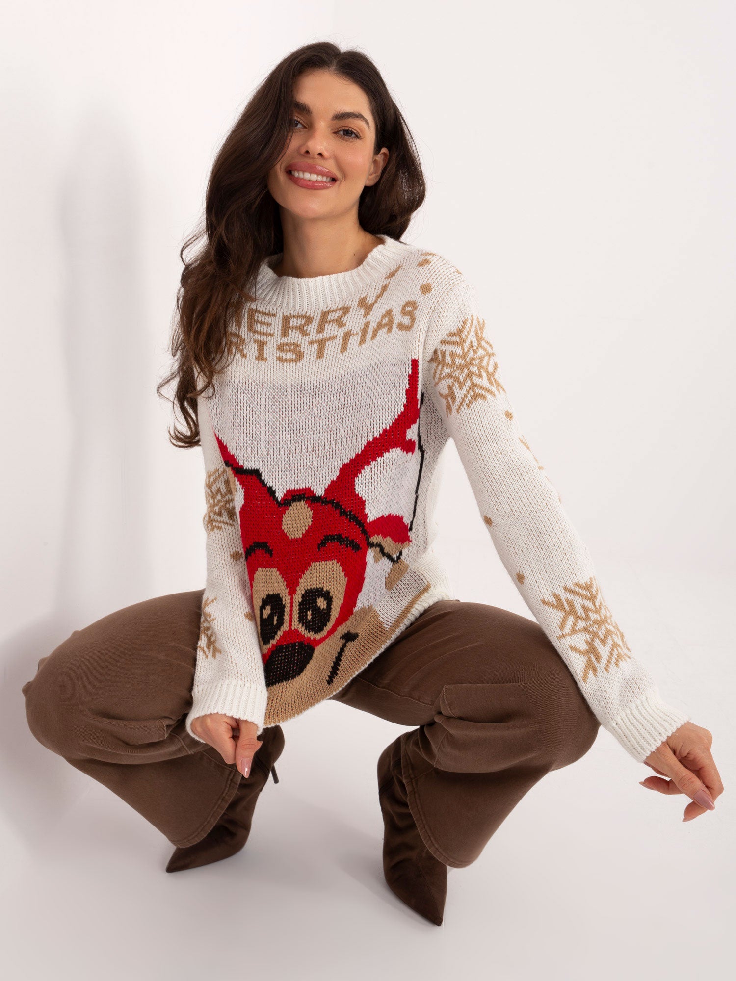 Ecru świąteczny sweter w śnieżynki