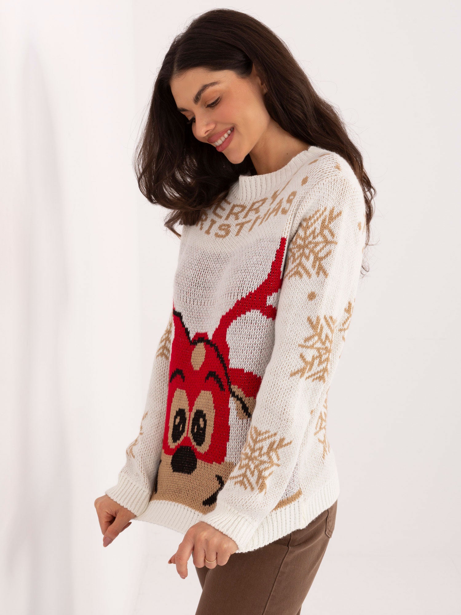 Ecru świąteczny sweter w śnieżynki