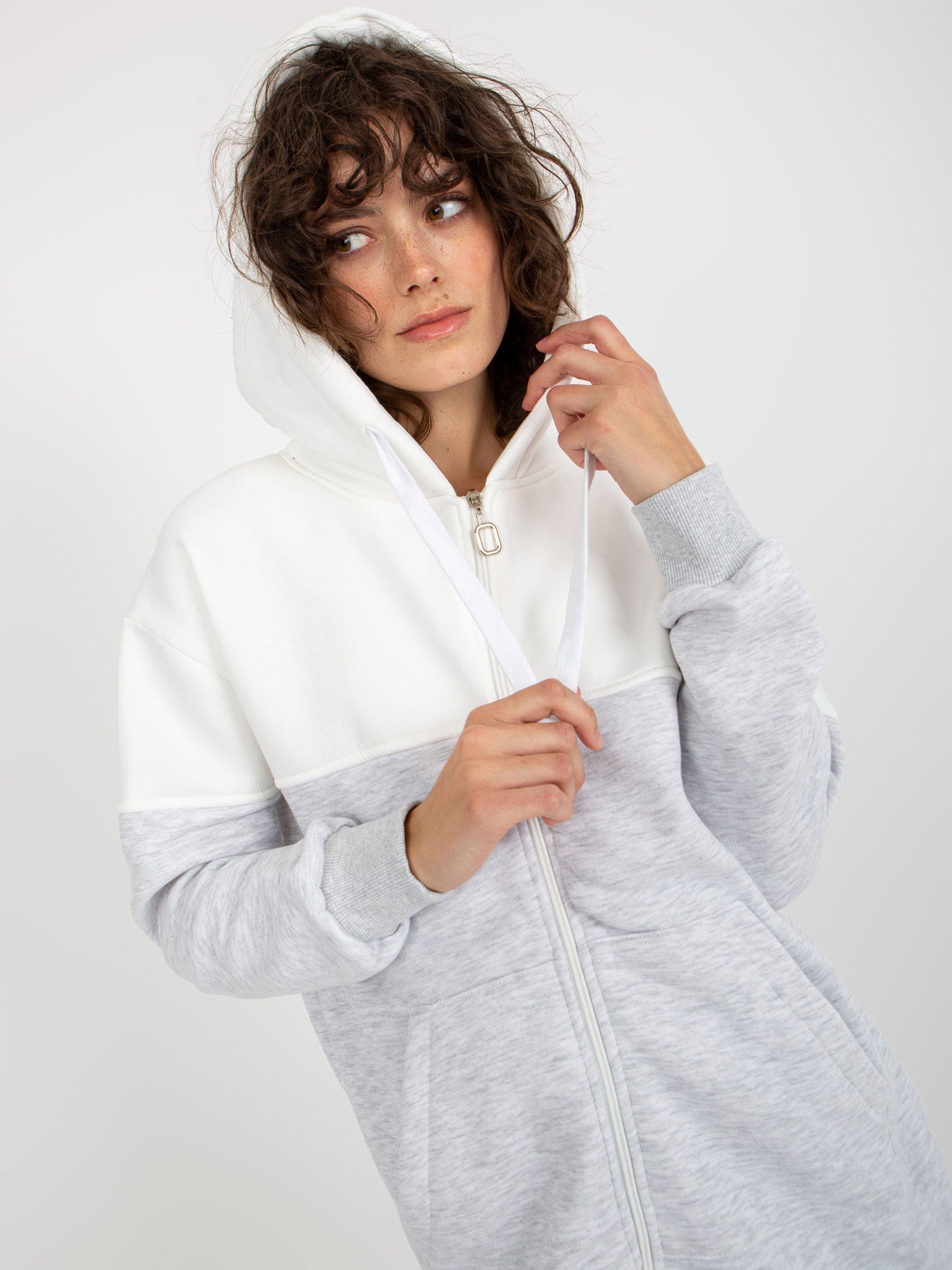 Ecru-szara dresowa długa bluza basic z suwakiem