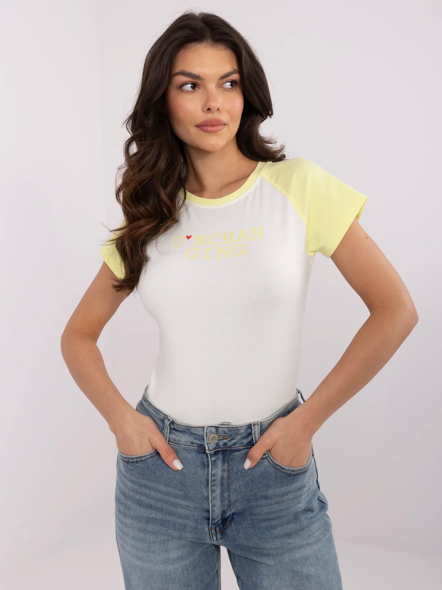 Ecru-żółty damski t-shirt z napisem