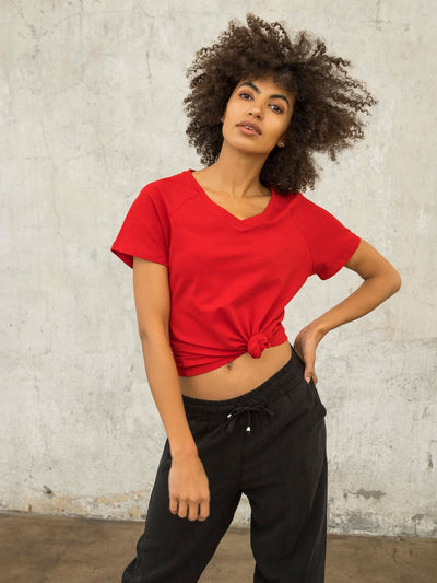 Czerwony t-shirt FOR FITNESS z dekoltem w serek